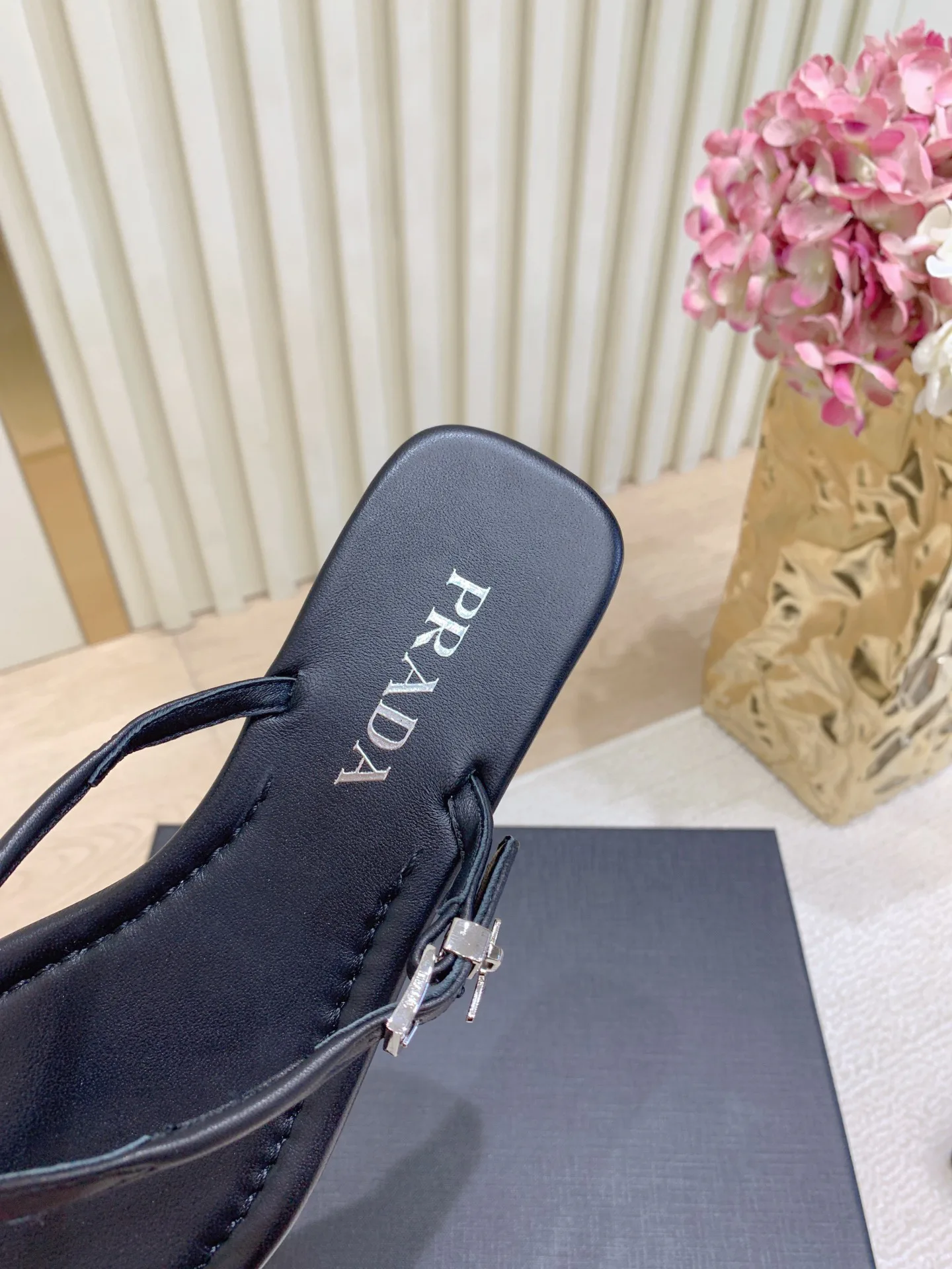 Шлепанцы Женские Prada 3396719