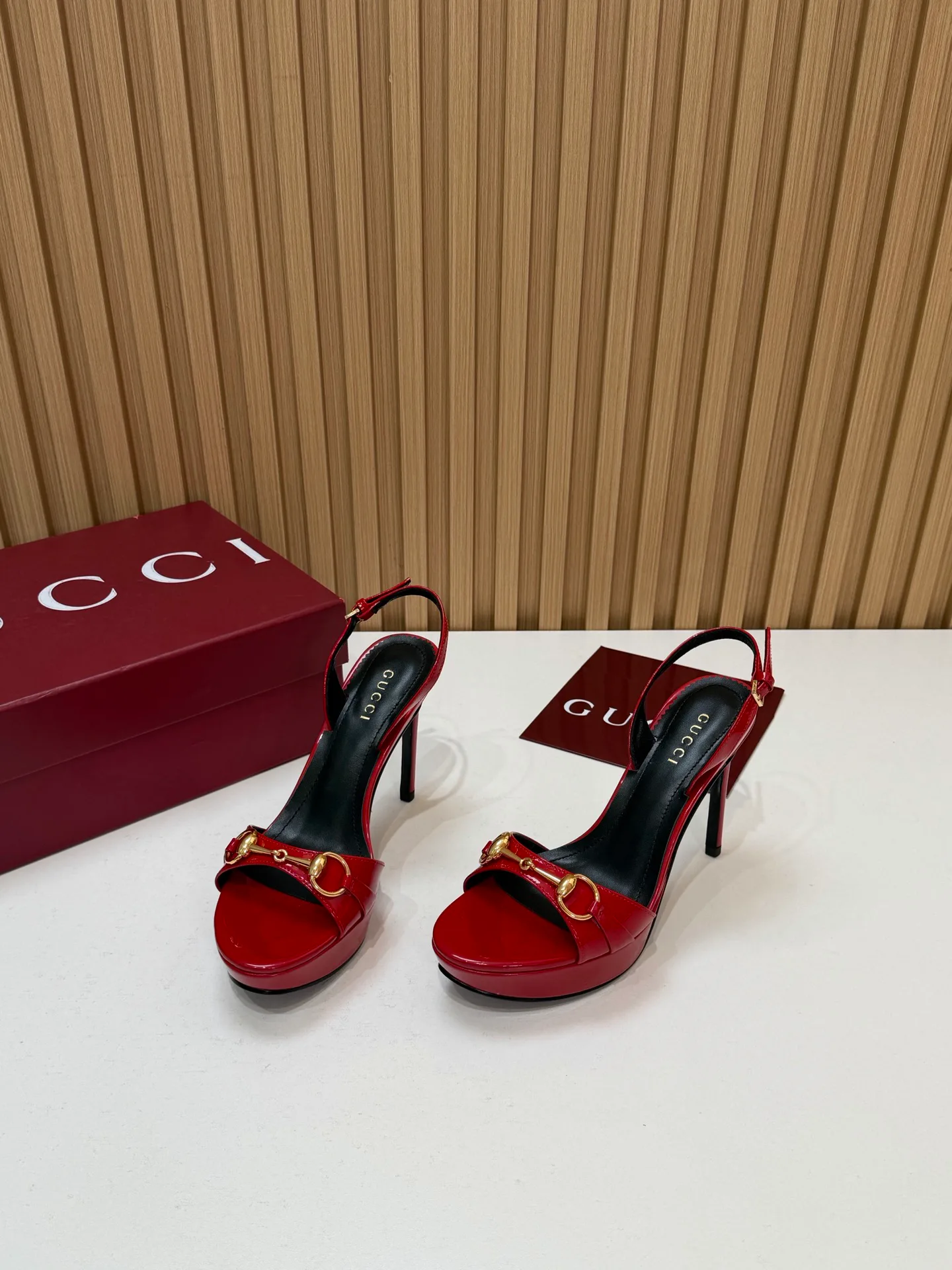 Босоножки Женские Gucci 18396259