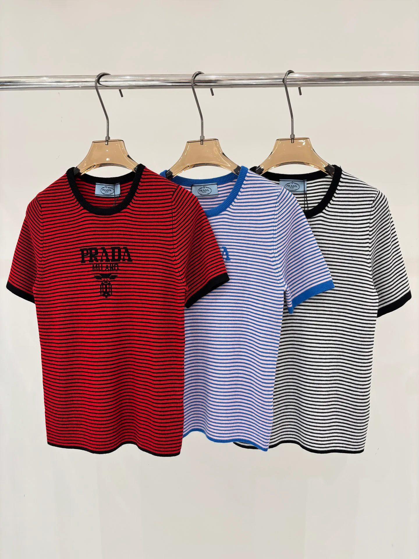 Футболки Женские Prada 10469923