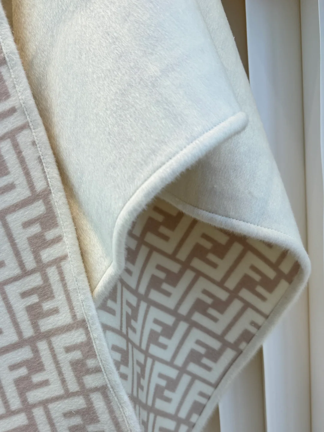 Пальто Женские Fendi 18980919