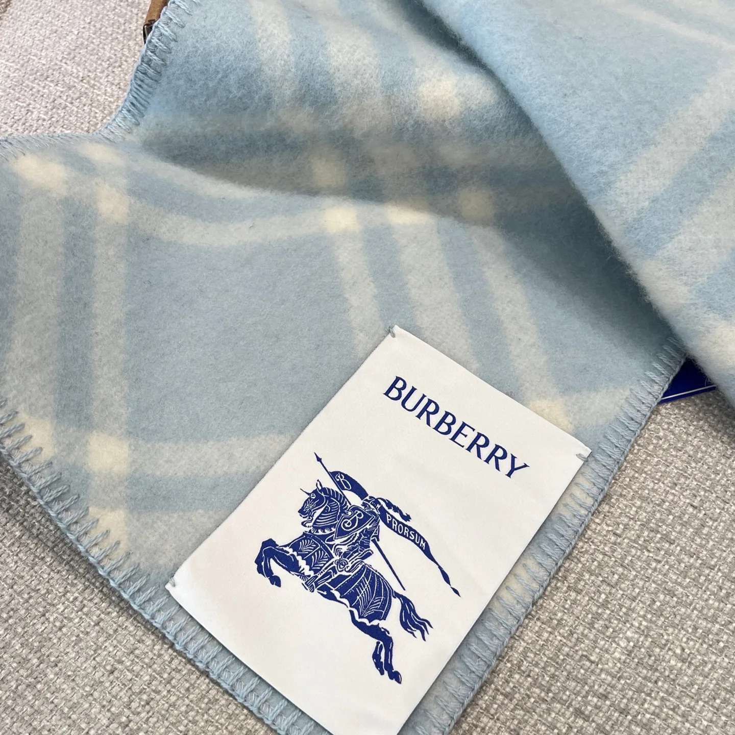 Шарфы Burberry 17945211