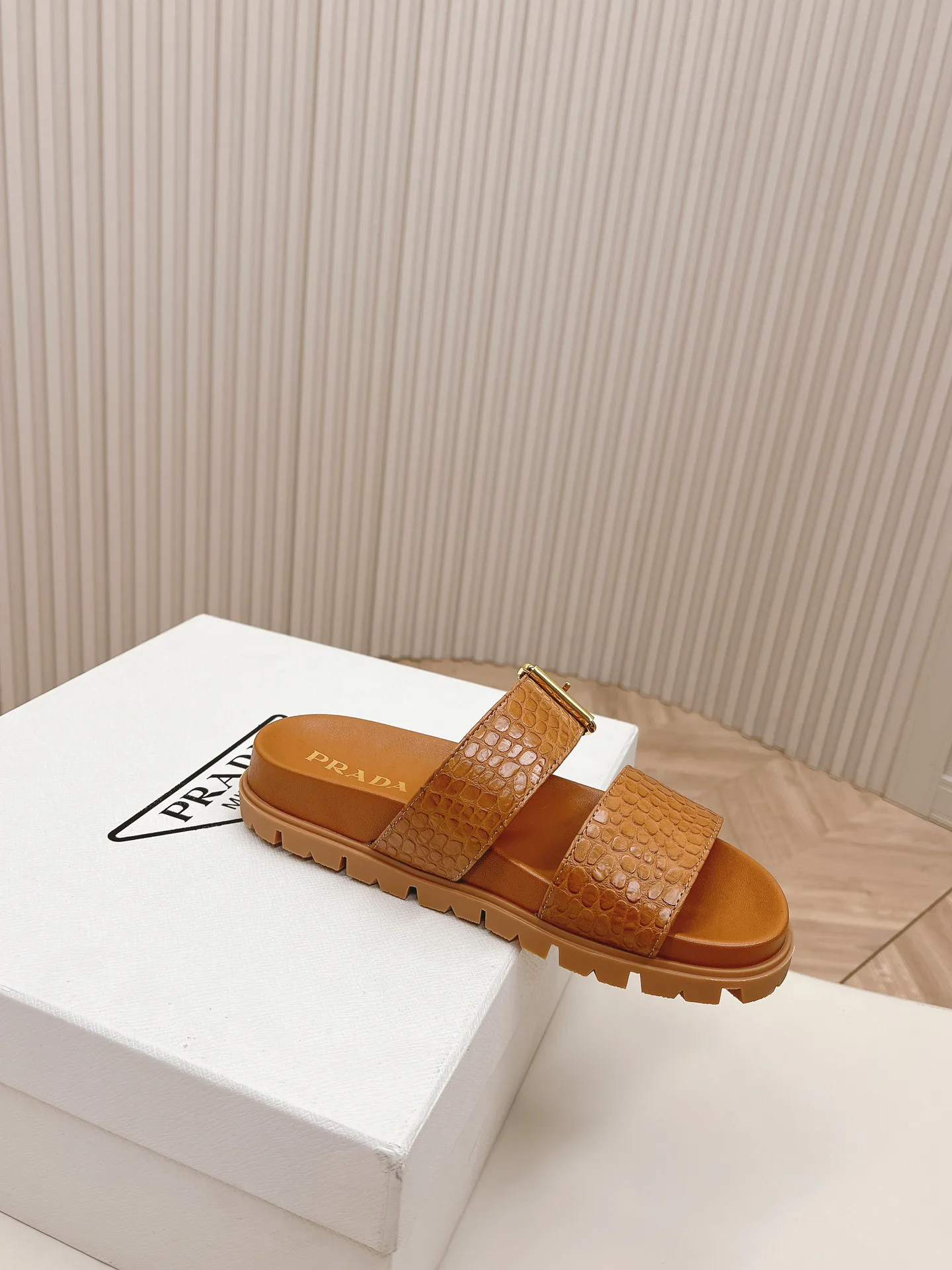 Шлепанцы Женские Prada 17499580