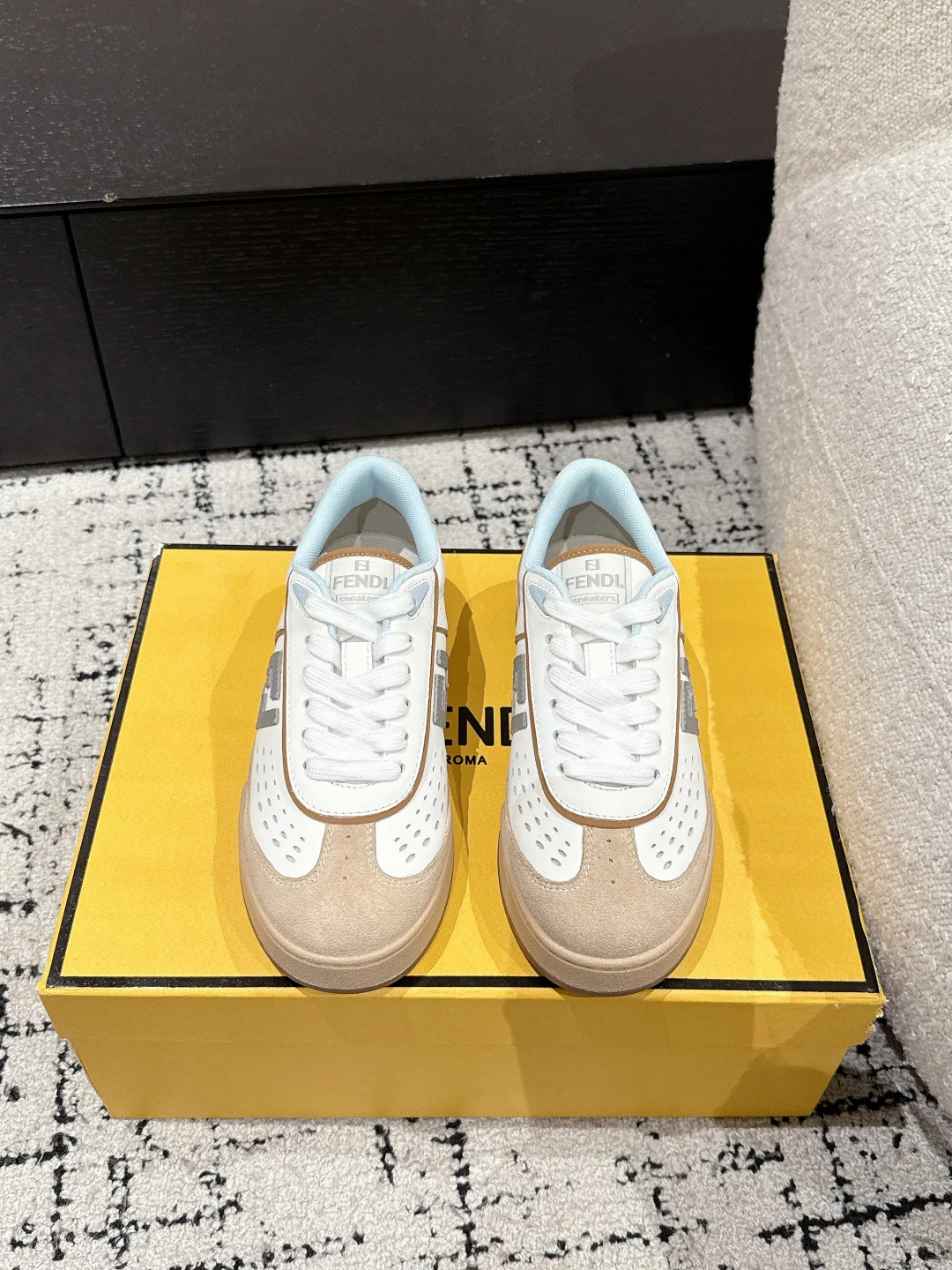 Кроссовки Женские Fendi 11567537