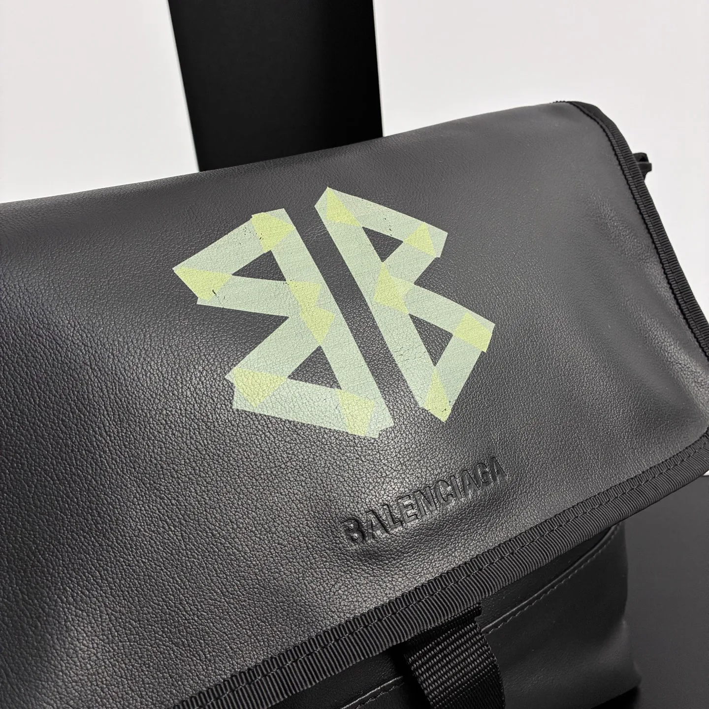 Сумки На Ремне Женские Balenciaga 18136515
