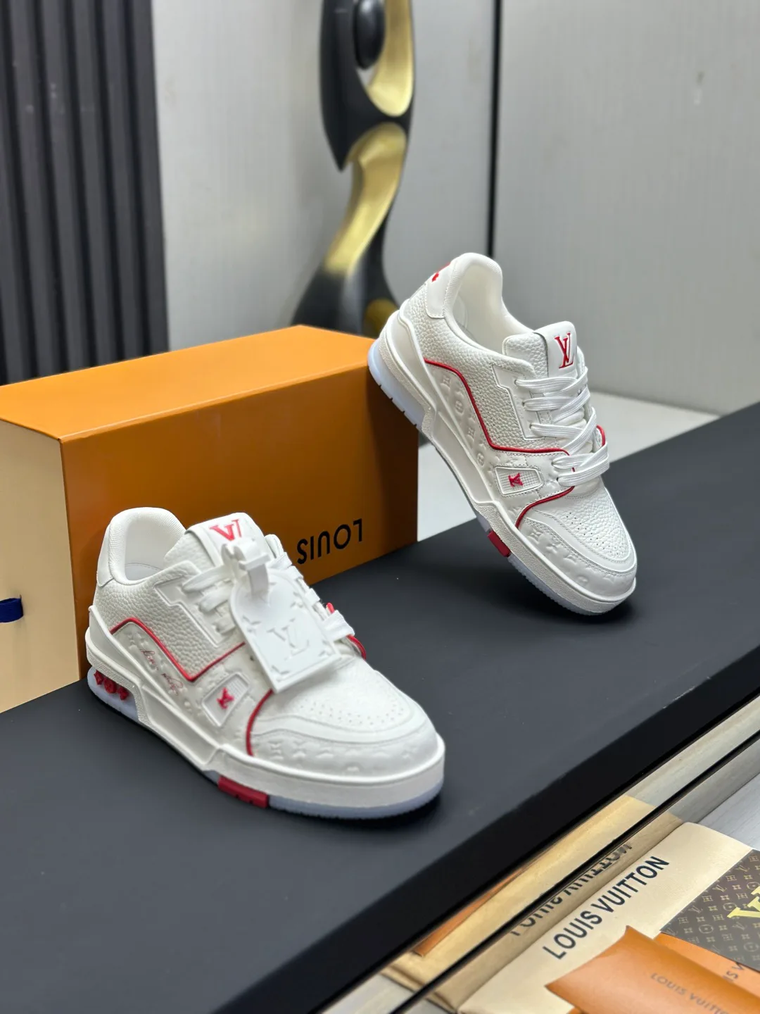 Кроссовки Женские Louis Vuitton 10646373