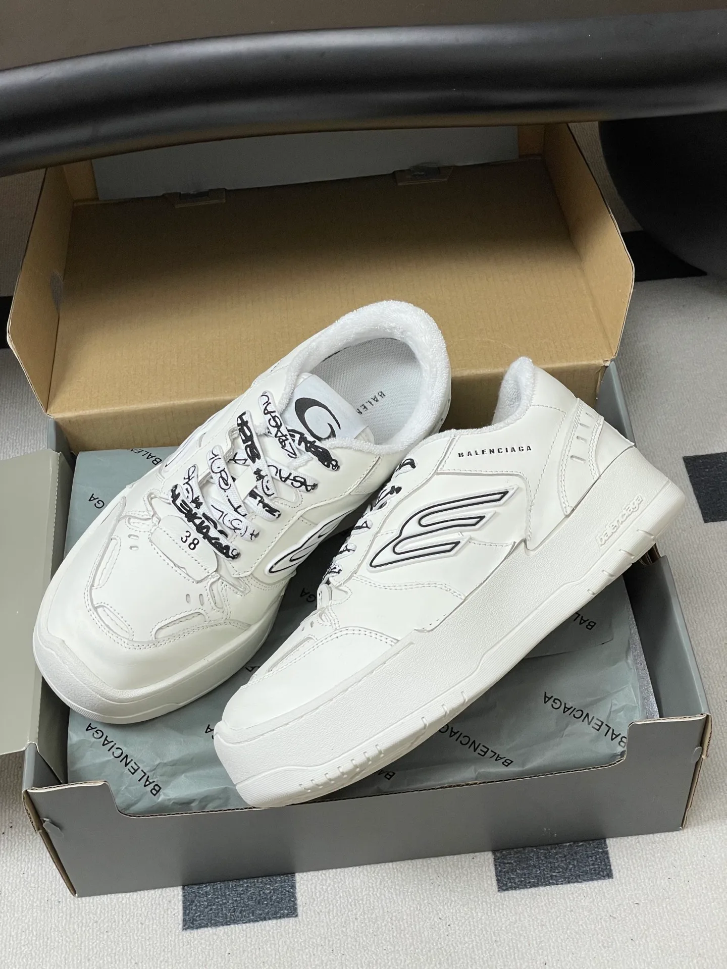 Кроссовки Женские Balenciaga 11680187