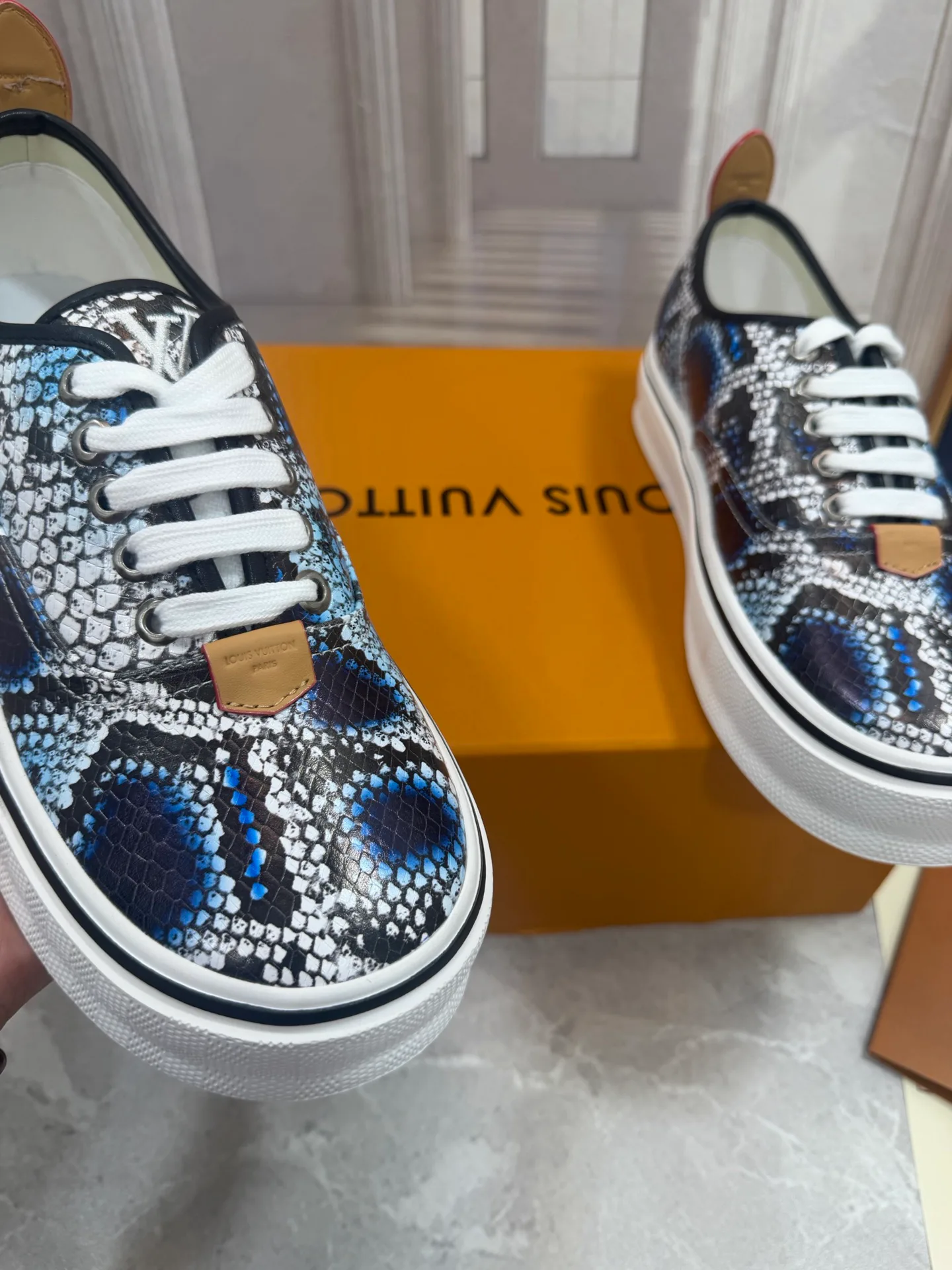 Кроссовки Мужские Louis Vuitton 18190060