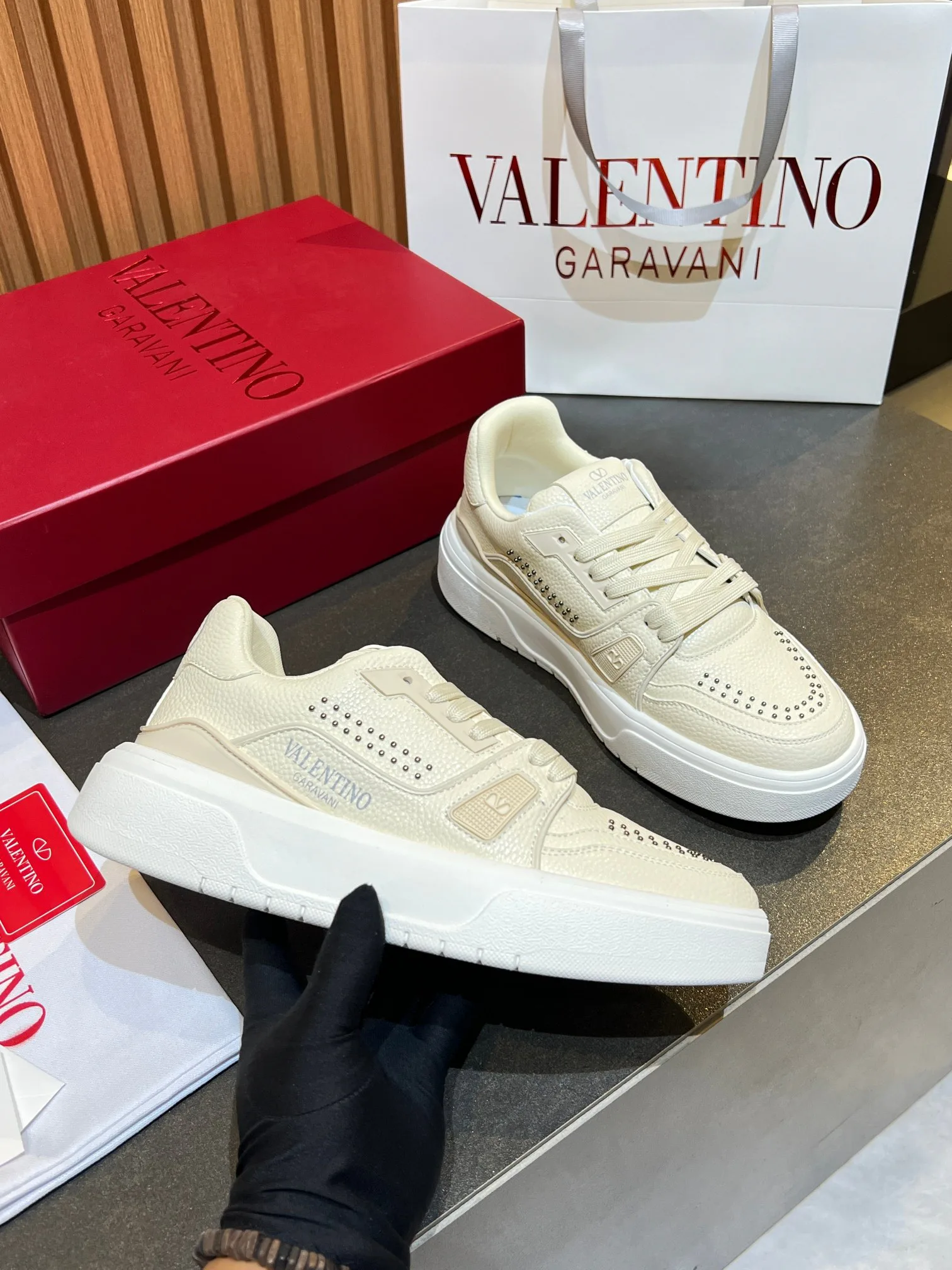 Кроссовки Женские Valentino 11575970