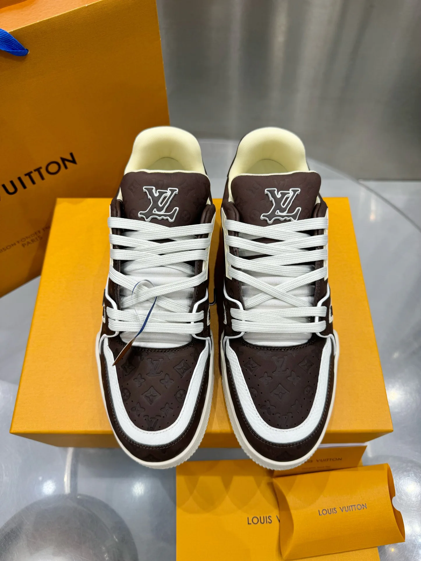 Кроссовки Женские Louis Vuitton 19073371