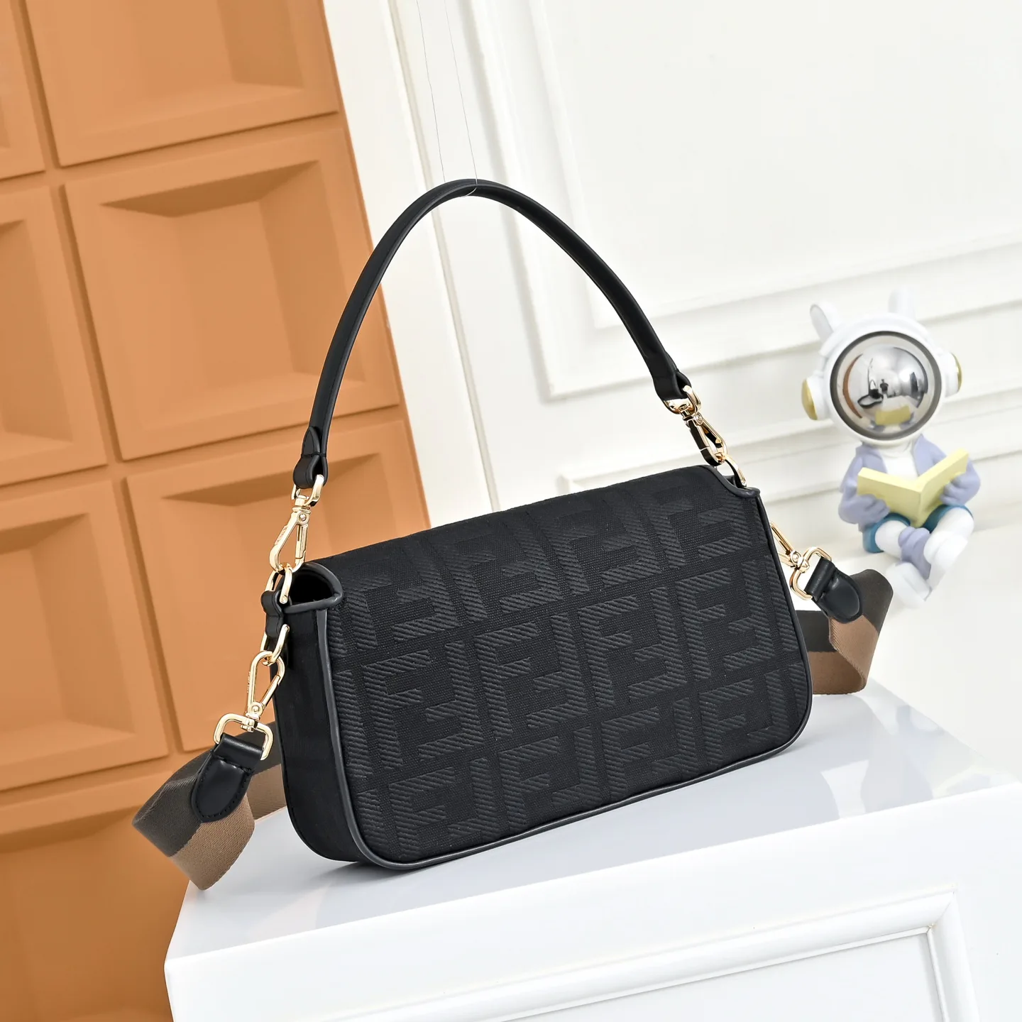 Классические Сумки Женские Fendi 18004259