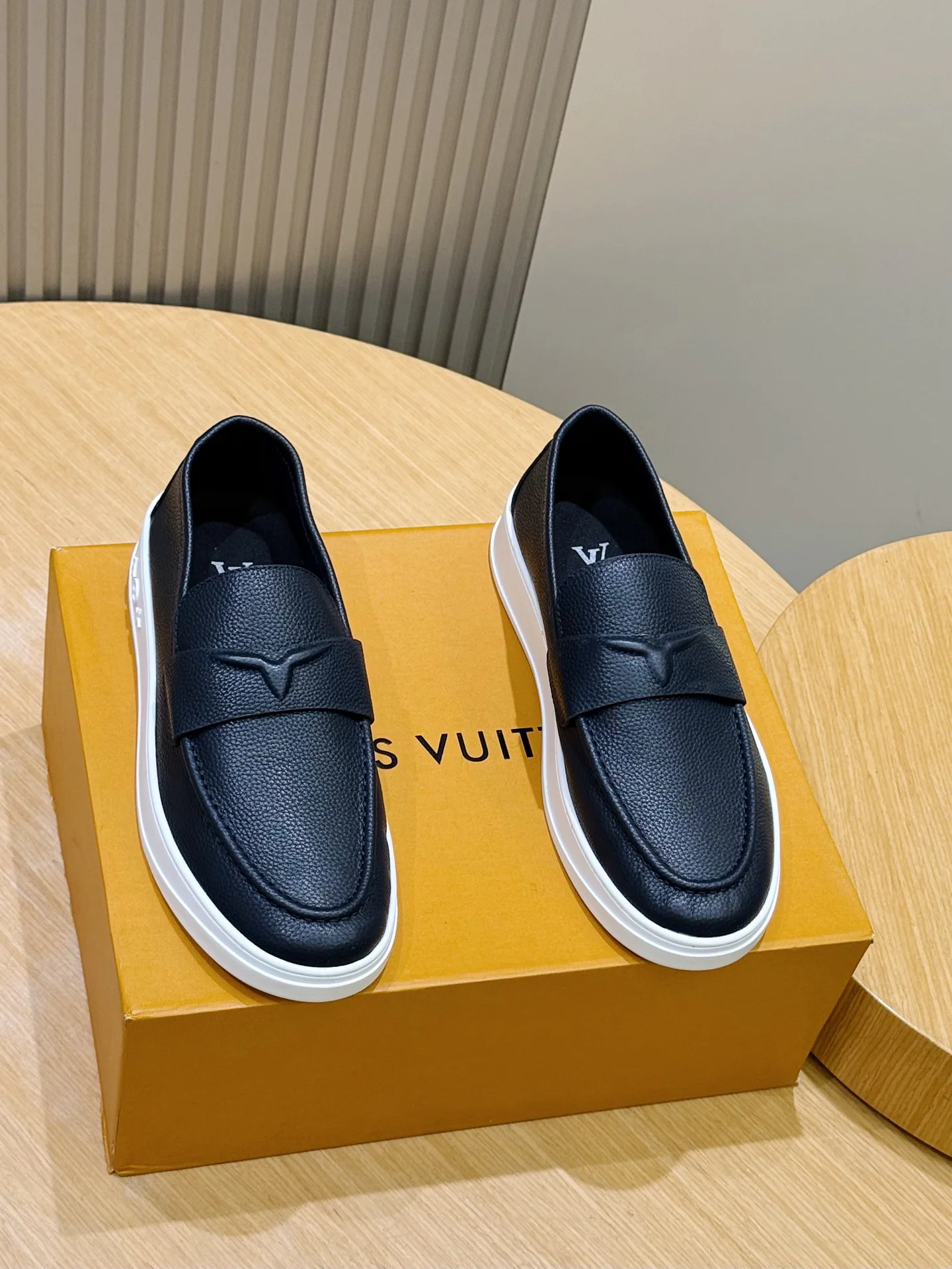 Лоферы И Мокасины Женские Louis Vuitton 17941012