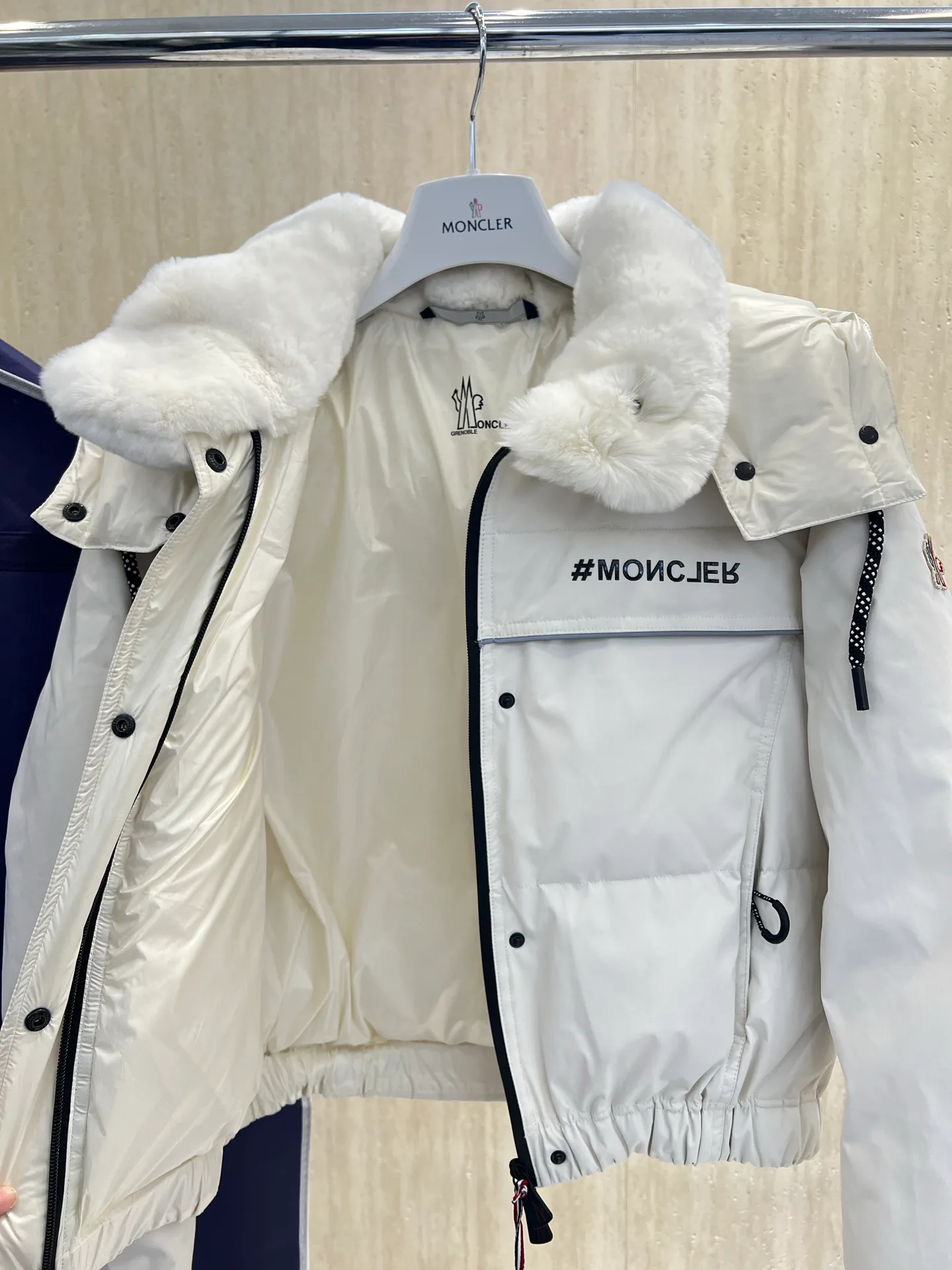 Куртки И Пуховики Женские Moncler 19628752
