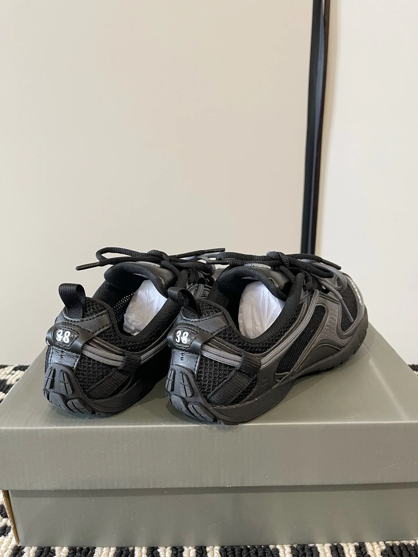 Кроссовки Женские Balenciaga 18386307