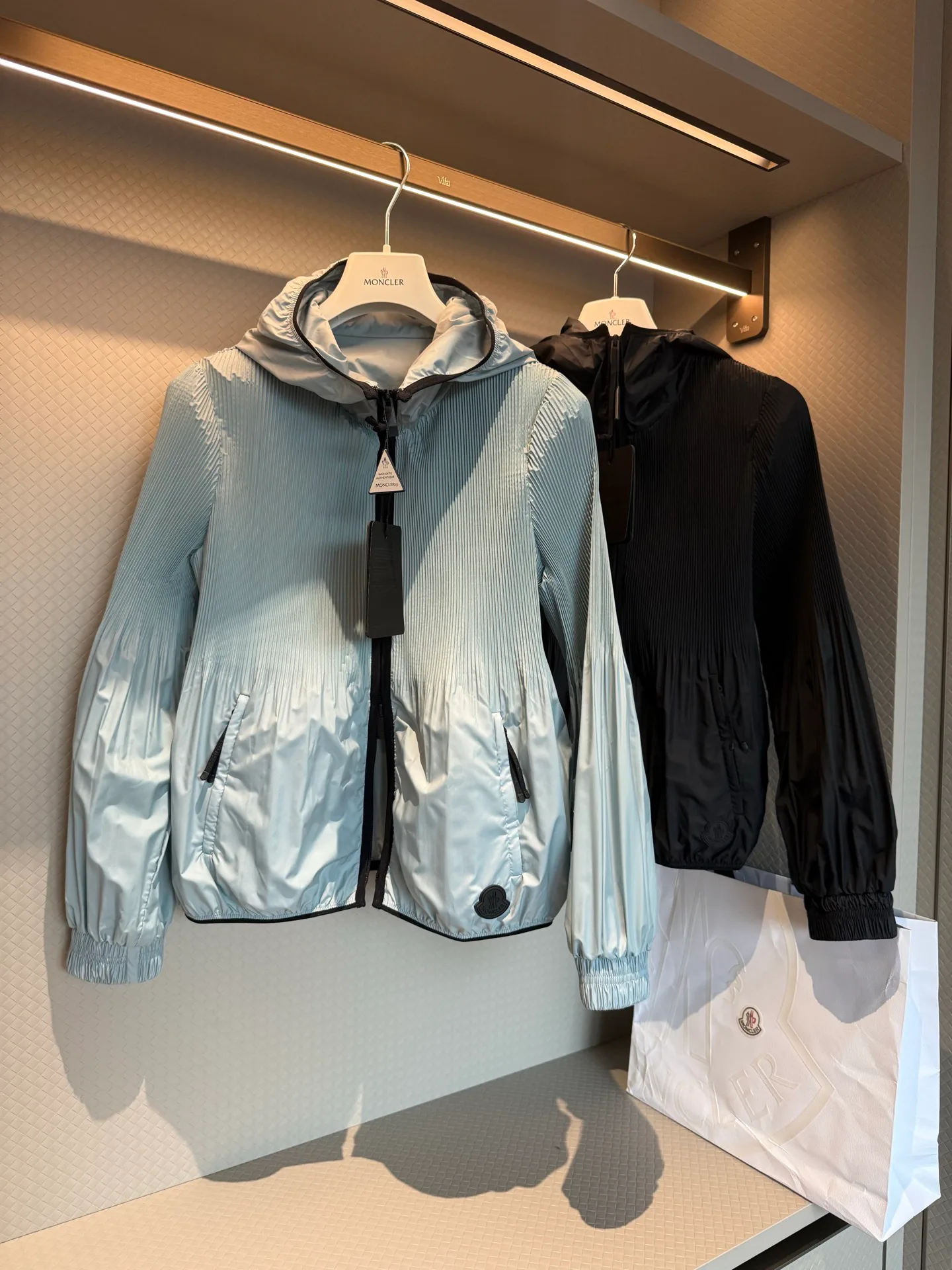 Куртки И Пуховики Женские Moncler 10464073