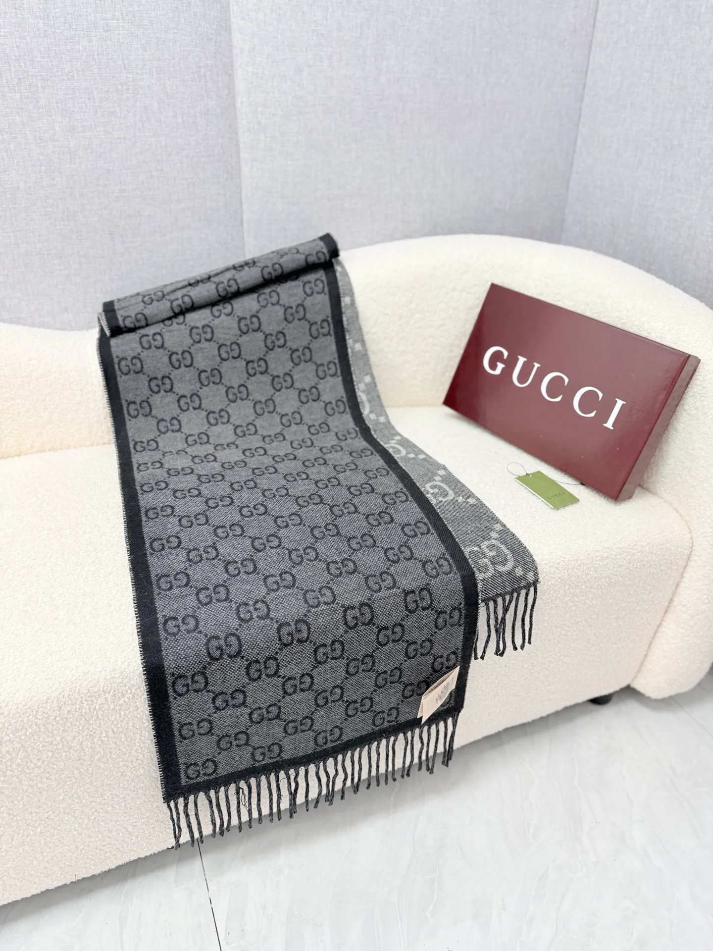 Шарфы Gucci 18322346
