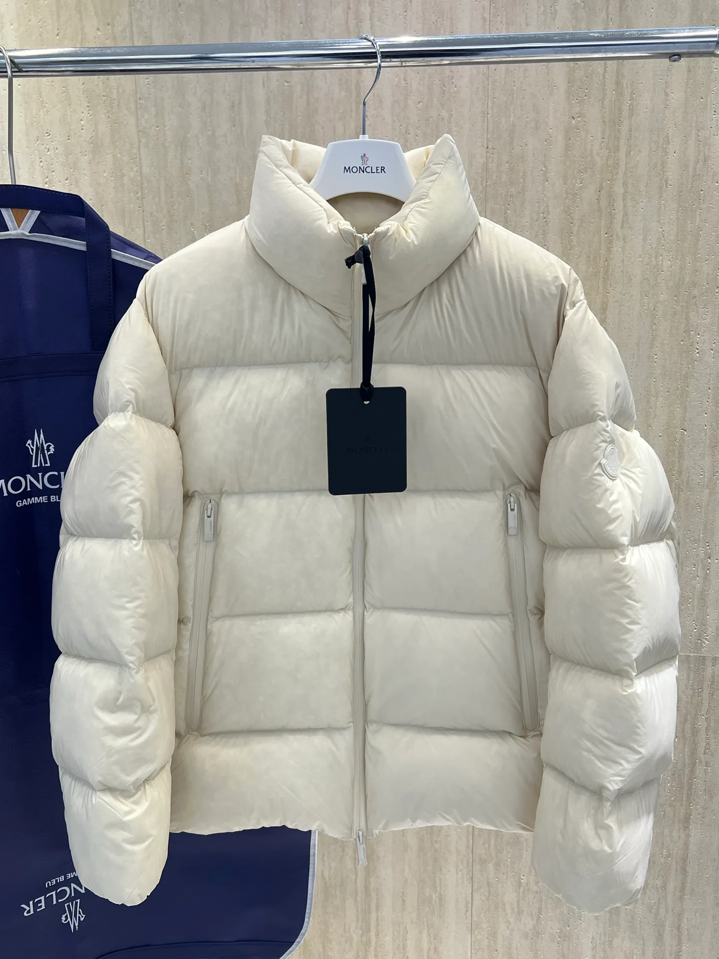 Куртки И Пуховики Мужские Moncler 18231559