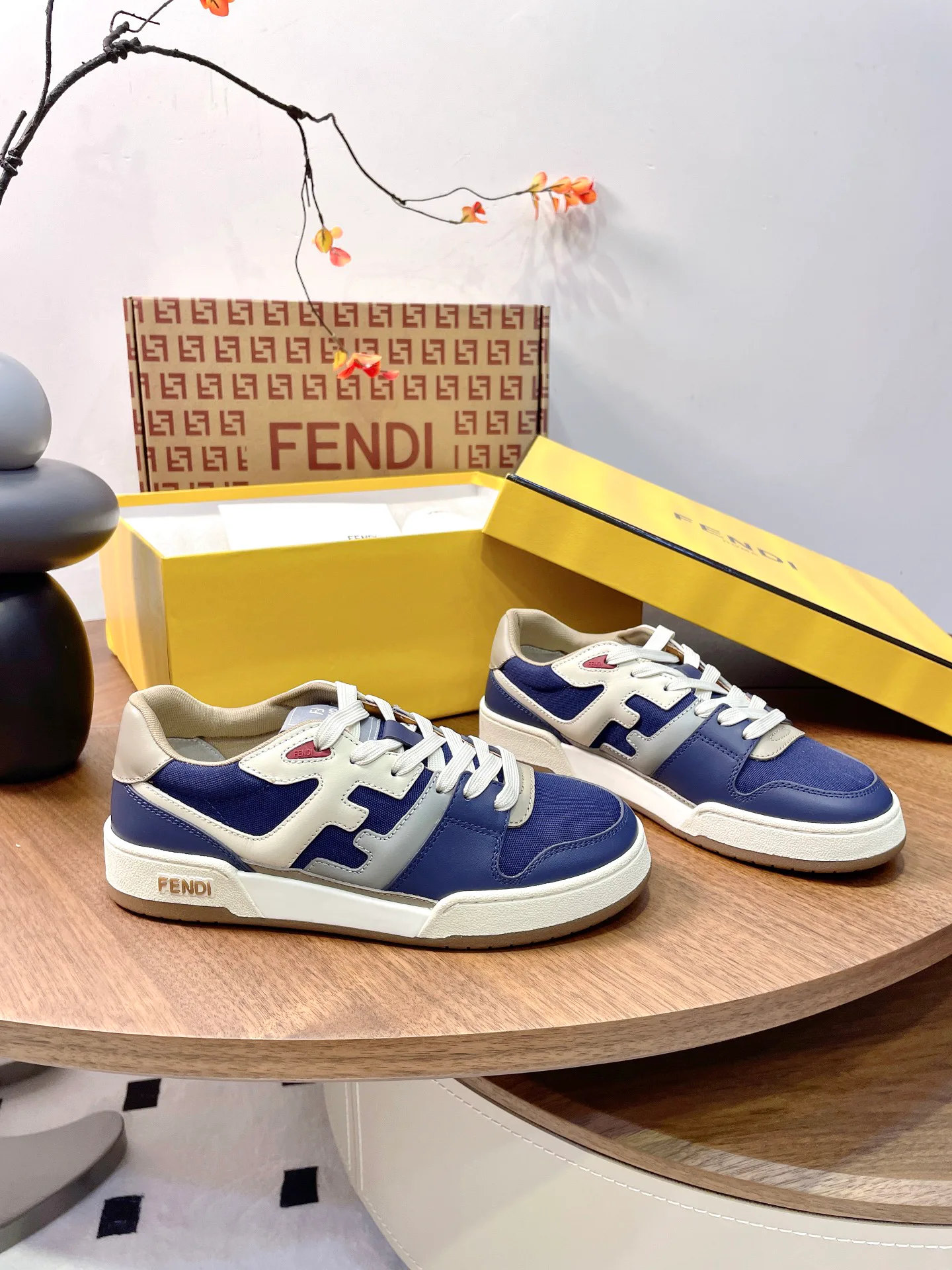 Кроссовки Женские Fendi 17957373