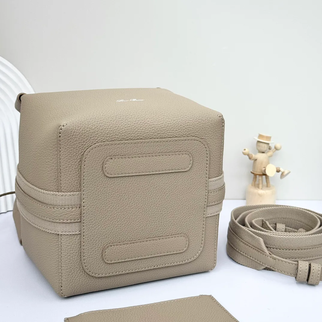 Классические Сумки Женские Loro Piana 11472604