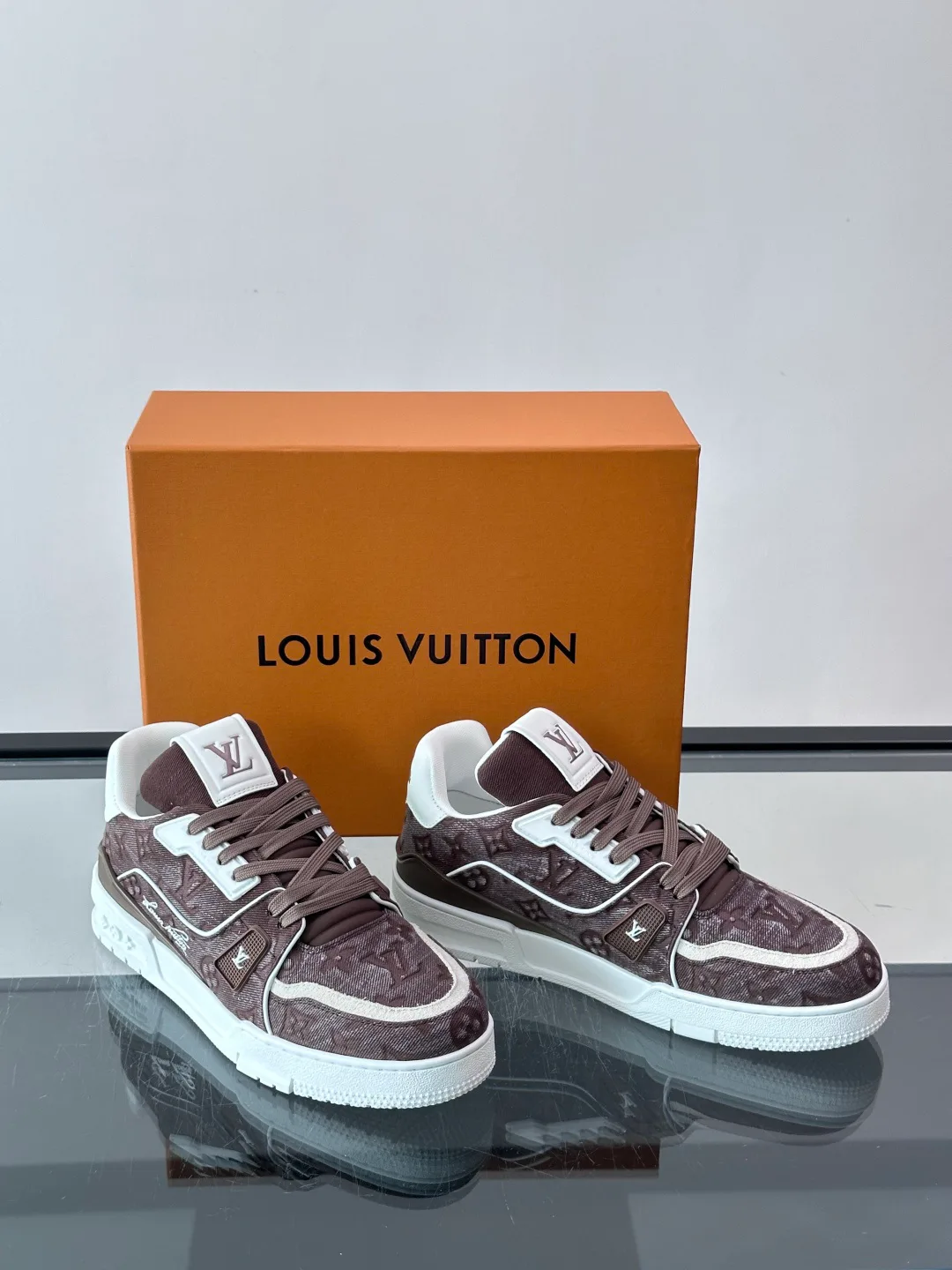 Кроссовки Женские Louis Vuitton 17982450