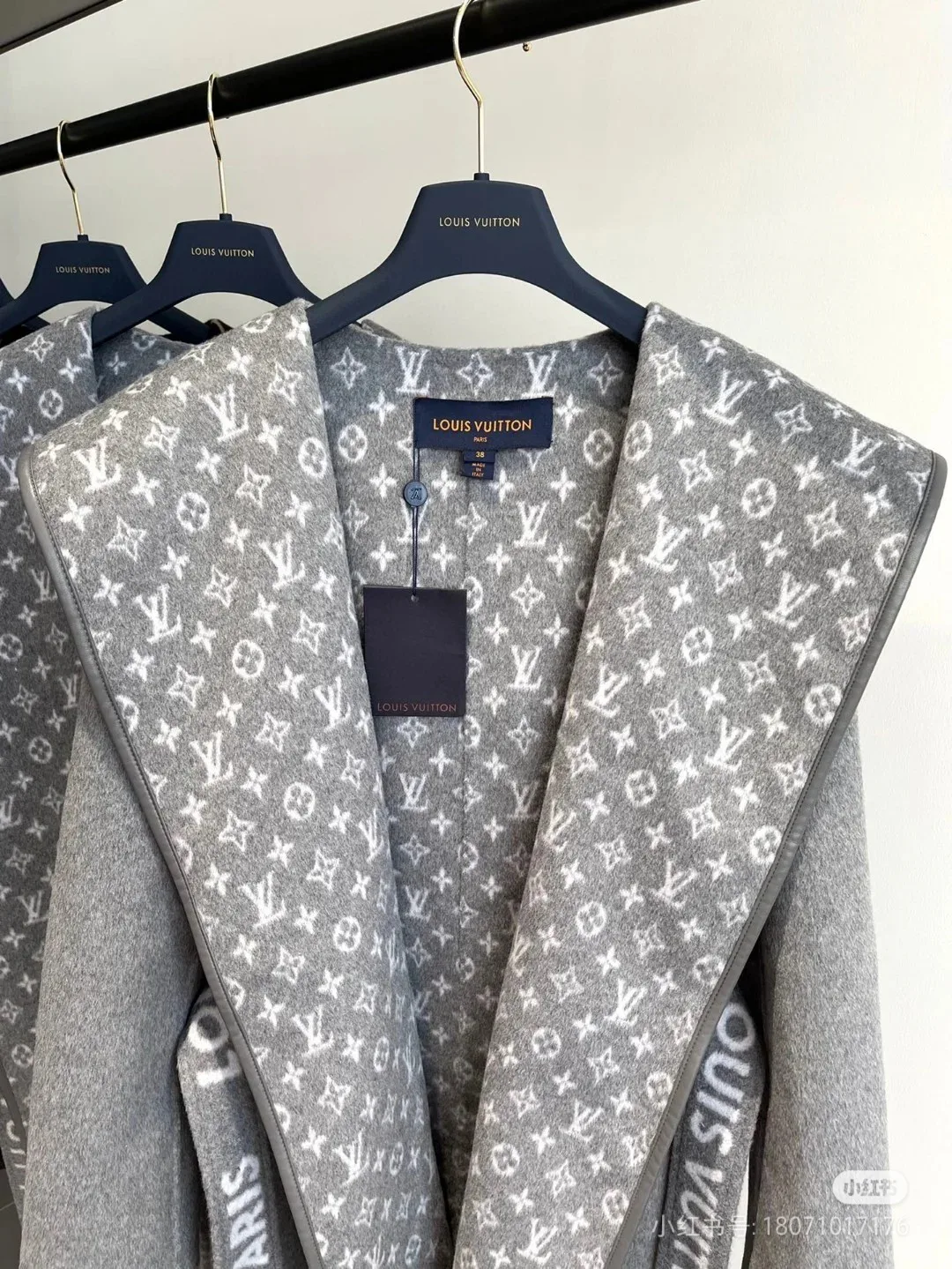 Пальто Женские Louis Vuitton 19800331