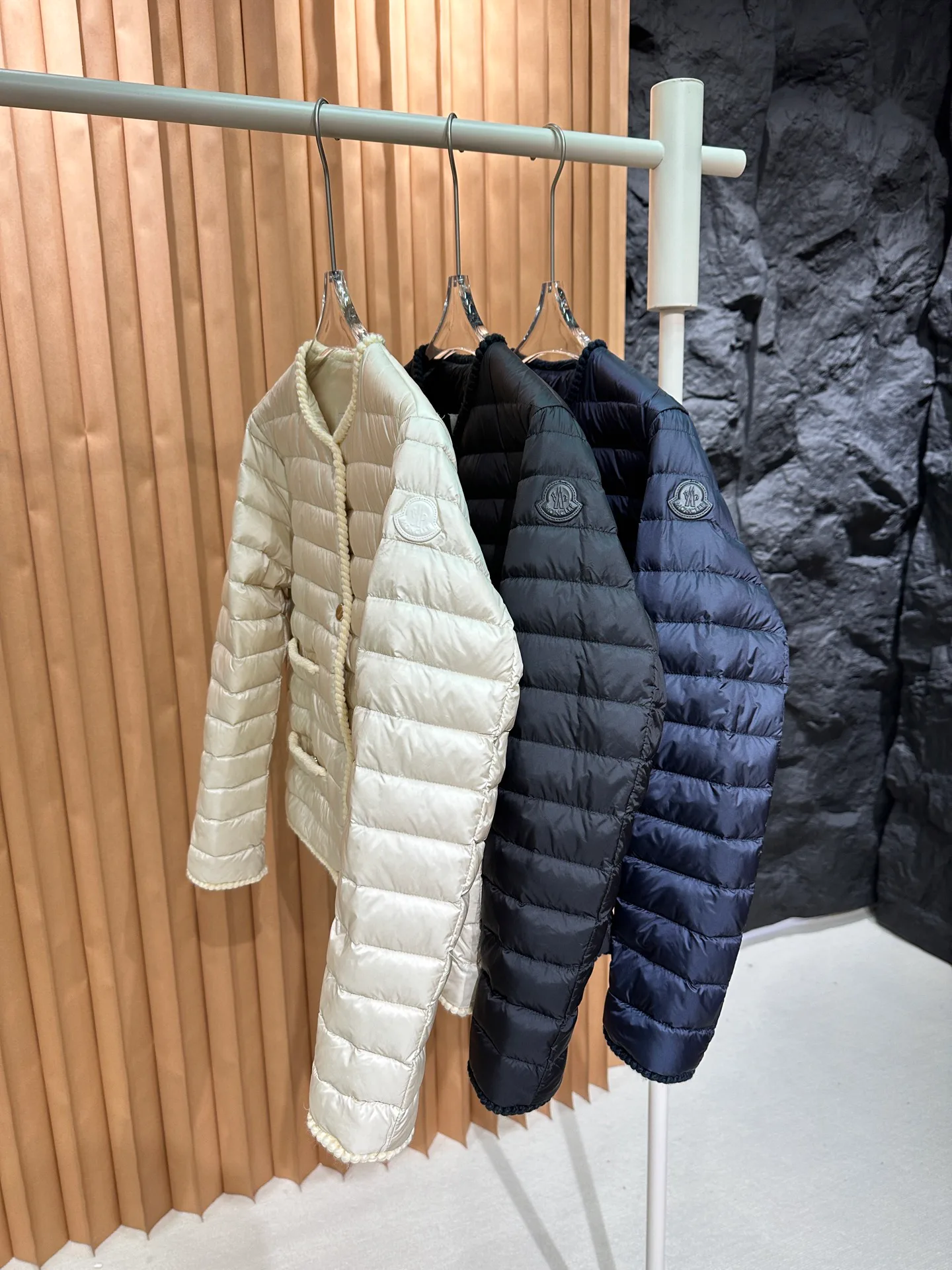 Куртки И Пуховики Женские Moncler 18710179