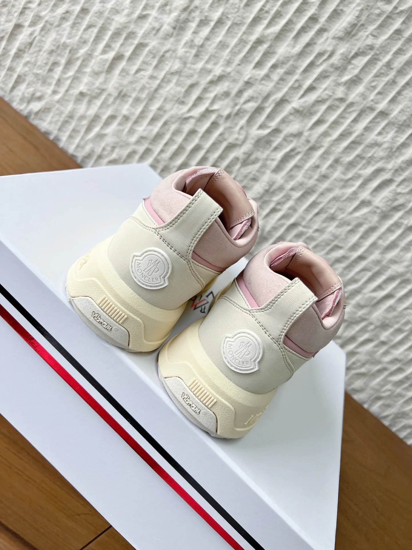 Кроссовки Женские Moncler 929471