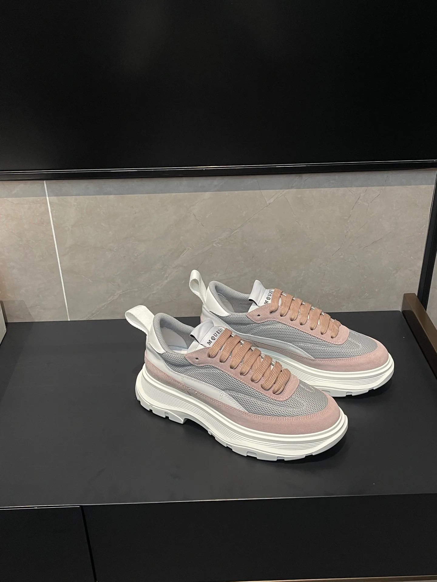 Кроссовки Женские Alexander Mcqueen 18363953