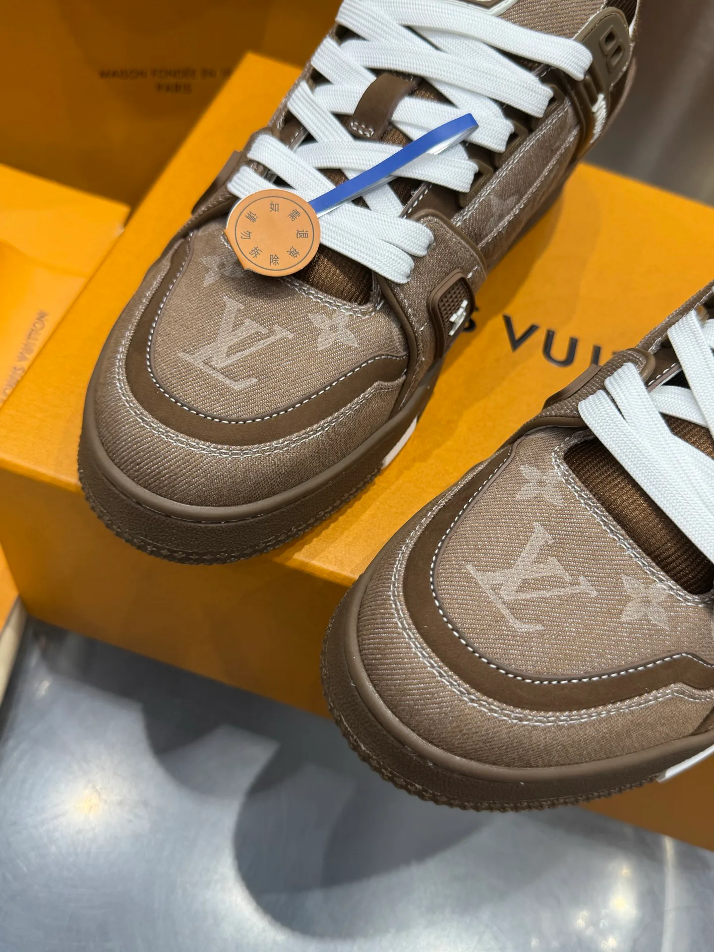 Кроссовки Женские Louis Vuitton 19073341