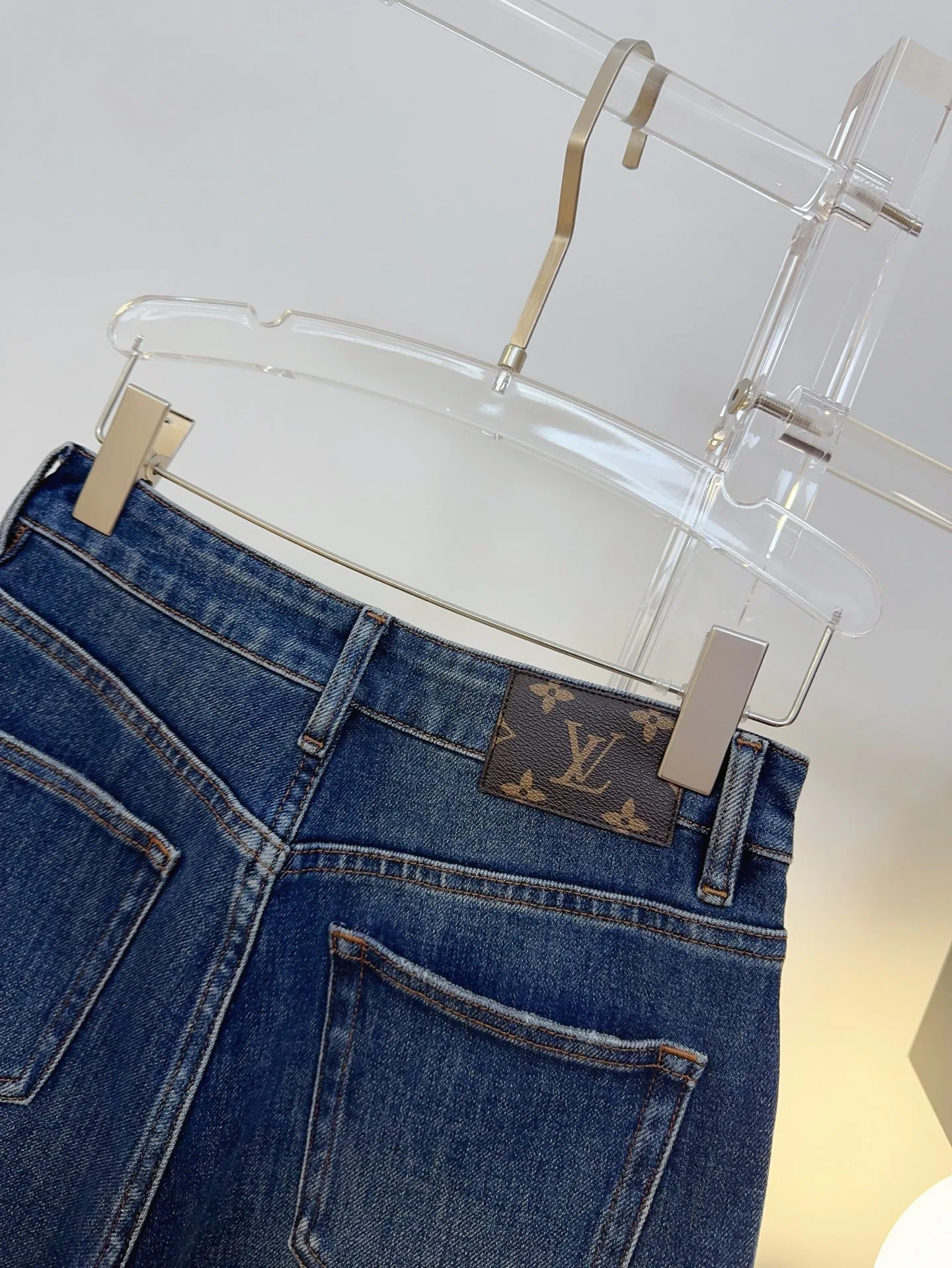 Джинсы Женские Louis Vuitton 19000981
