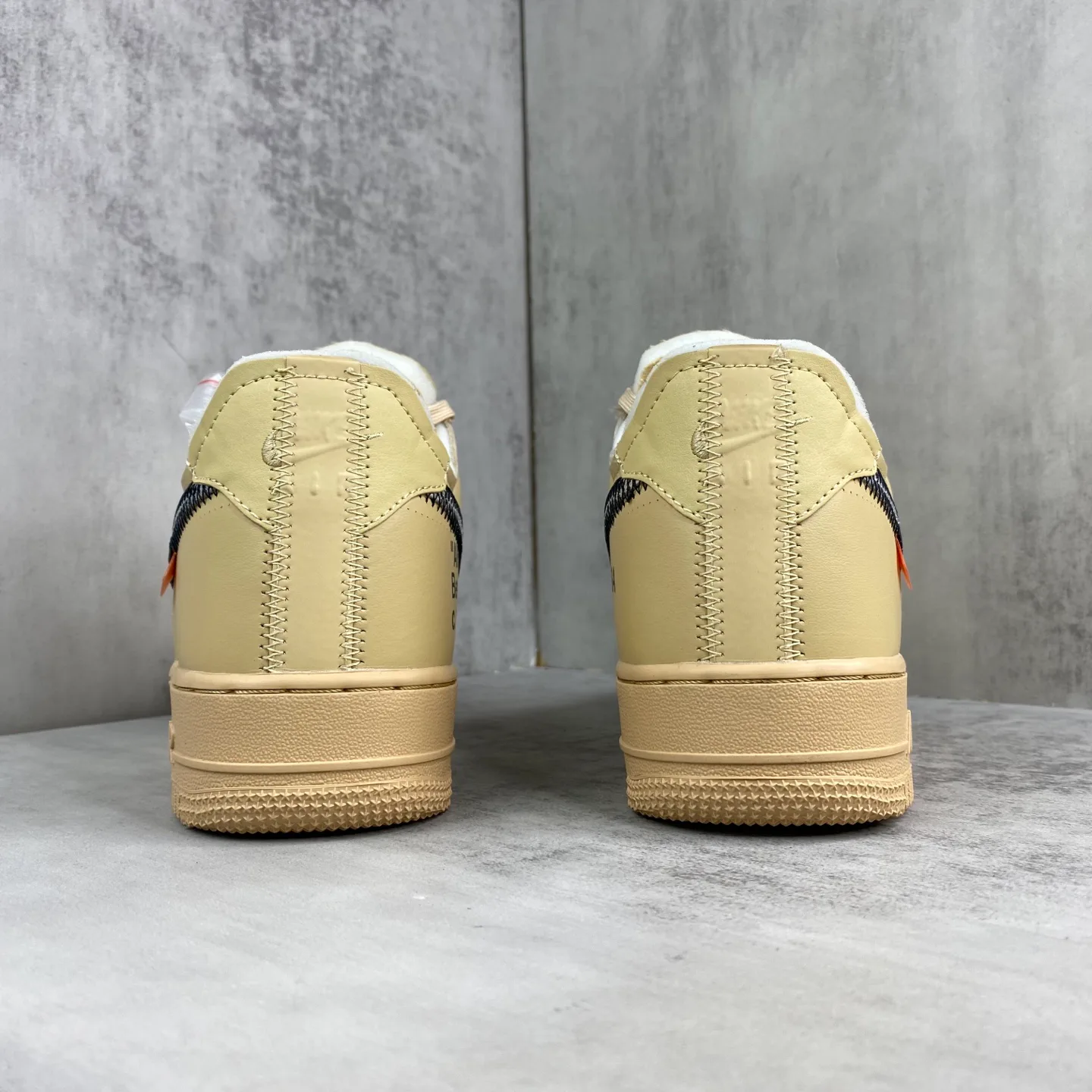 Кроссовки Женские Off-White 5912636