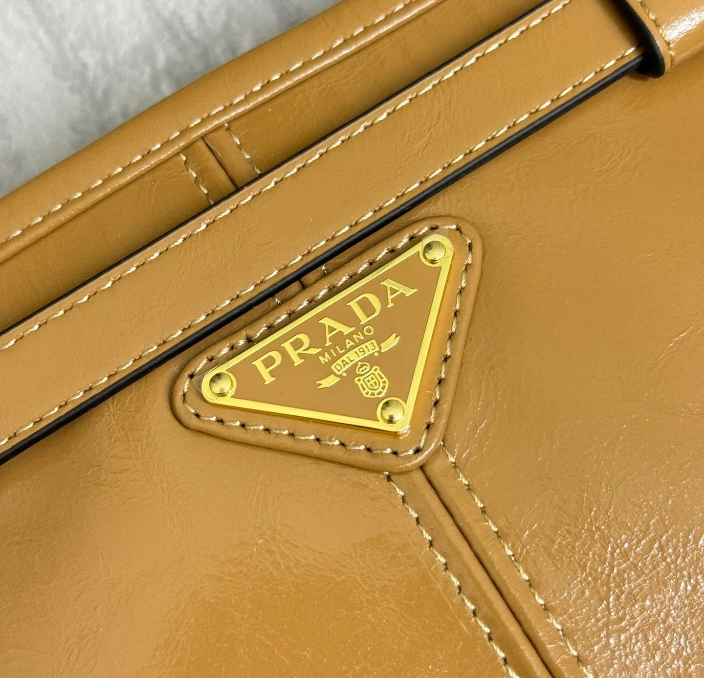 Классические Сумки Женские Prada 11462536