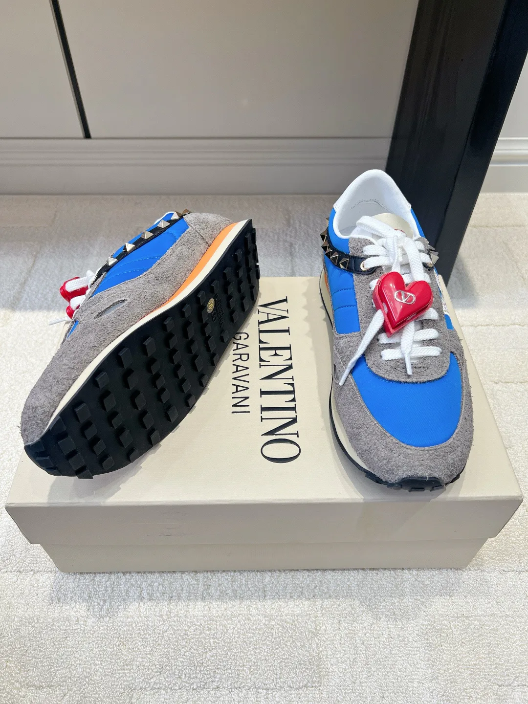 Кроссовки Женские Valentino 18436566