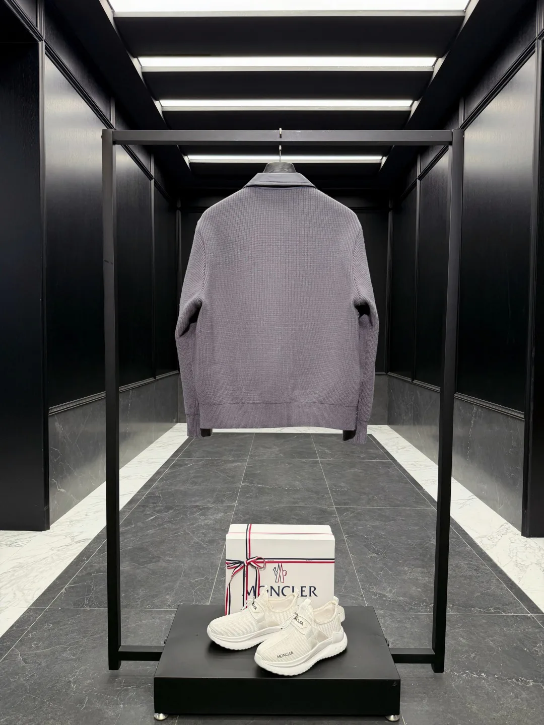 Куртки И Пуховики Мужские Moncler 18188340