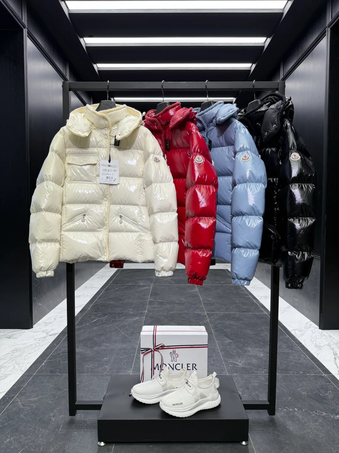 Куртки И Пуховики Женские Moncler 18689140