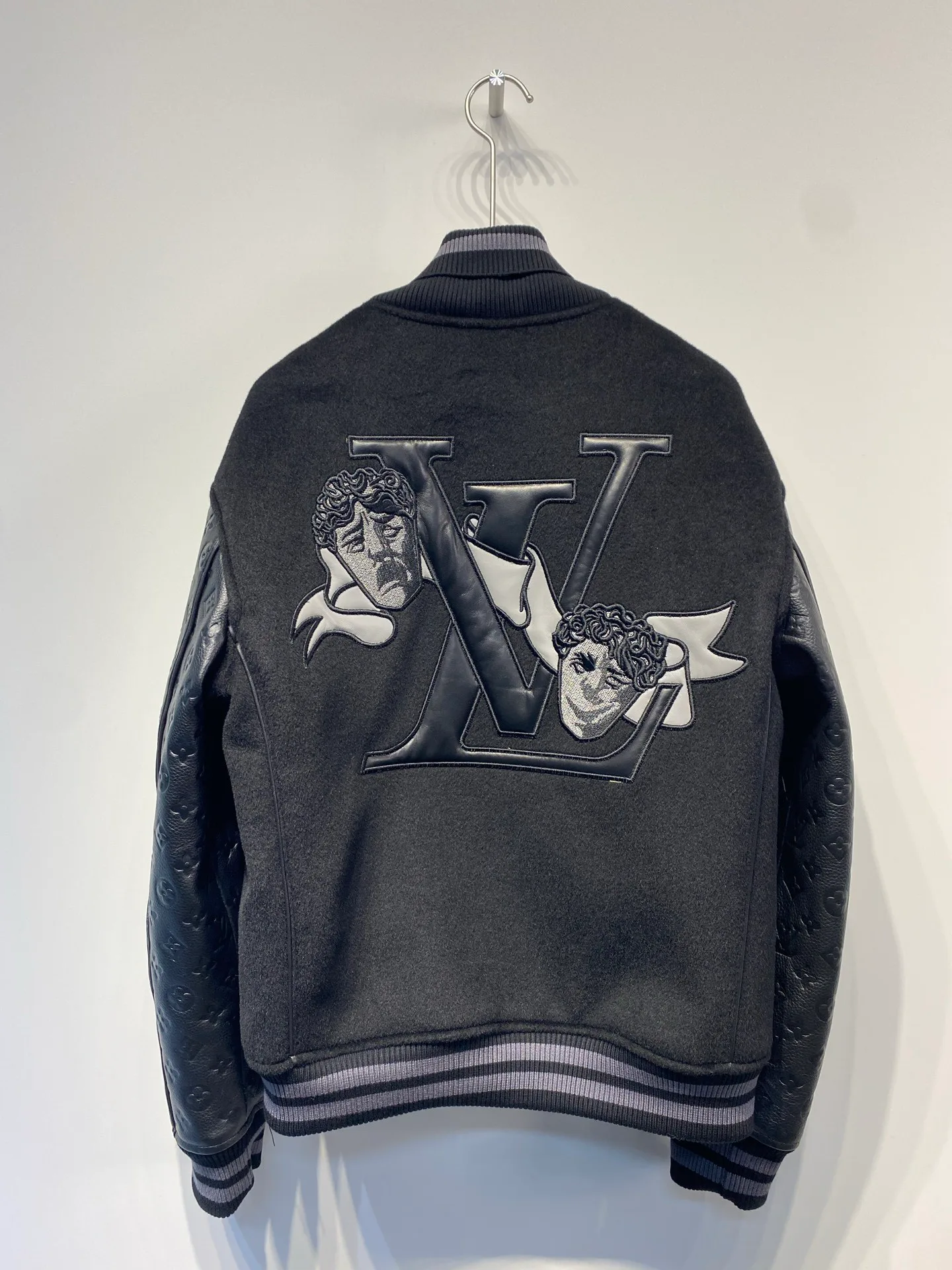 Куртки И Пуховики Женские Louis Vuitton 212518