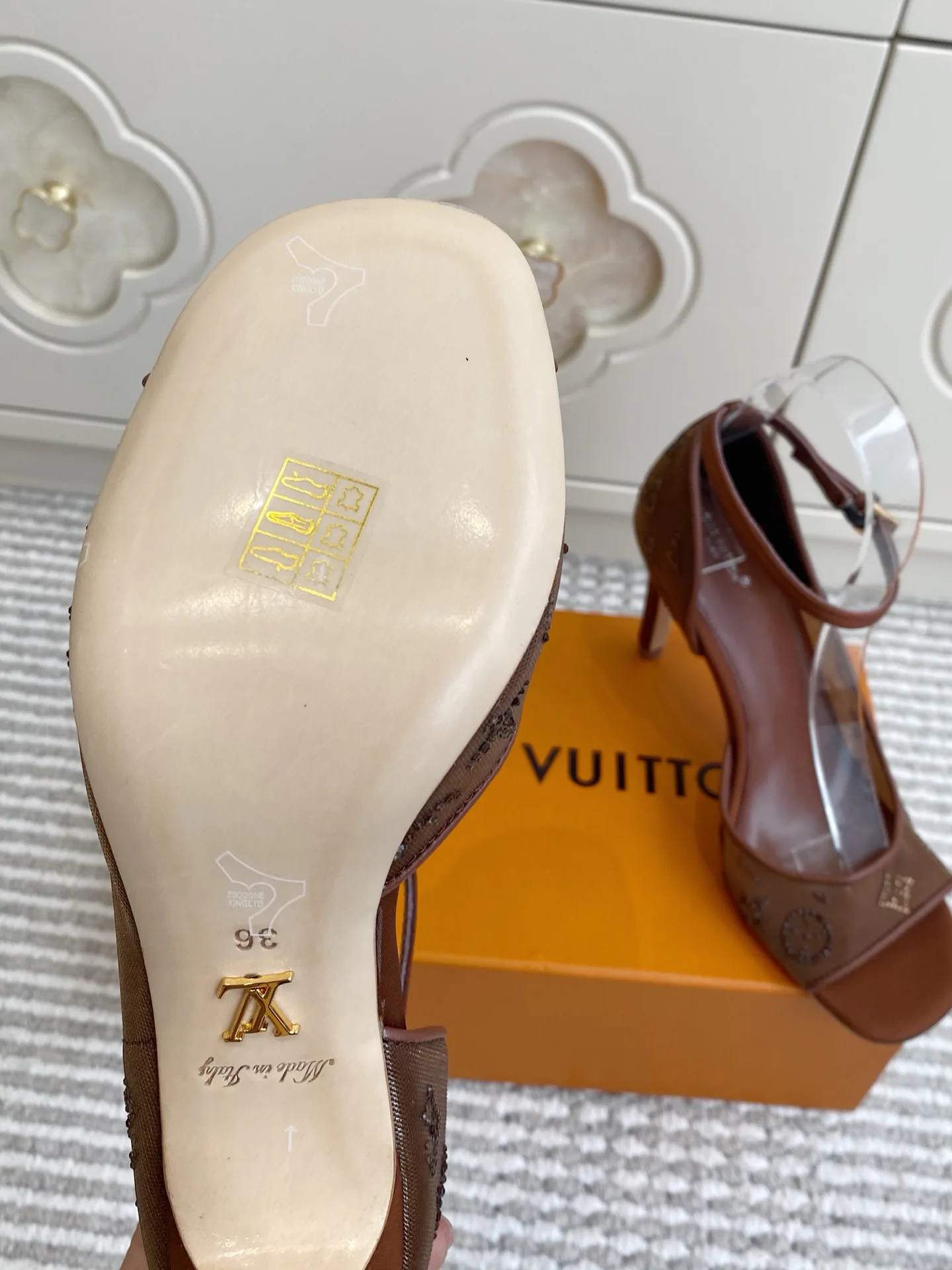 Босоножки Женские Louis Vuitton 12779846