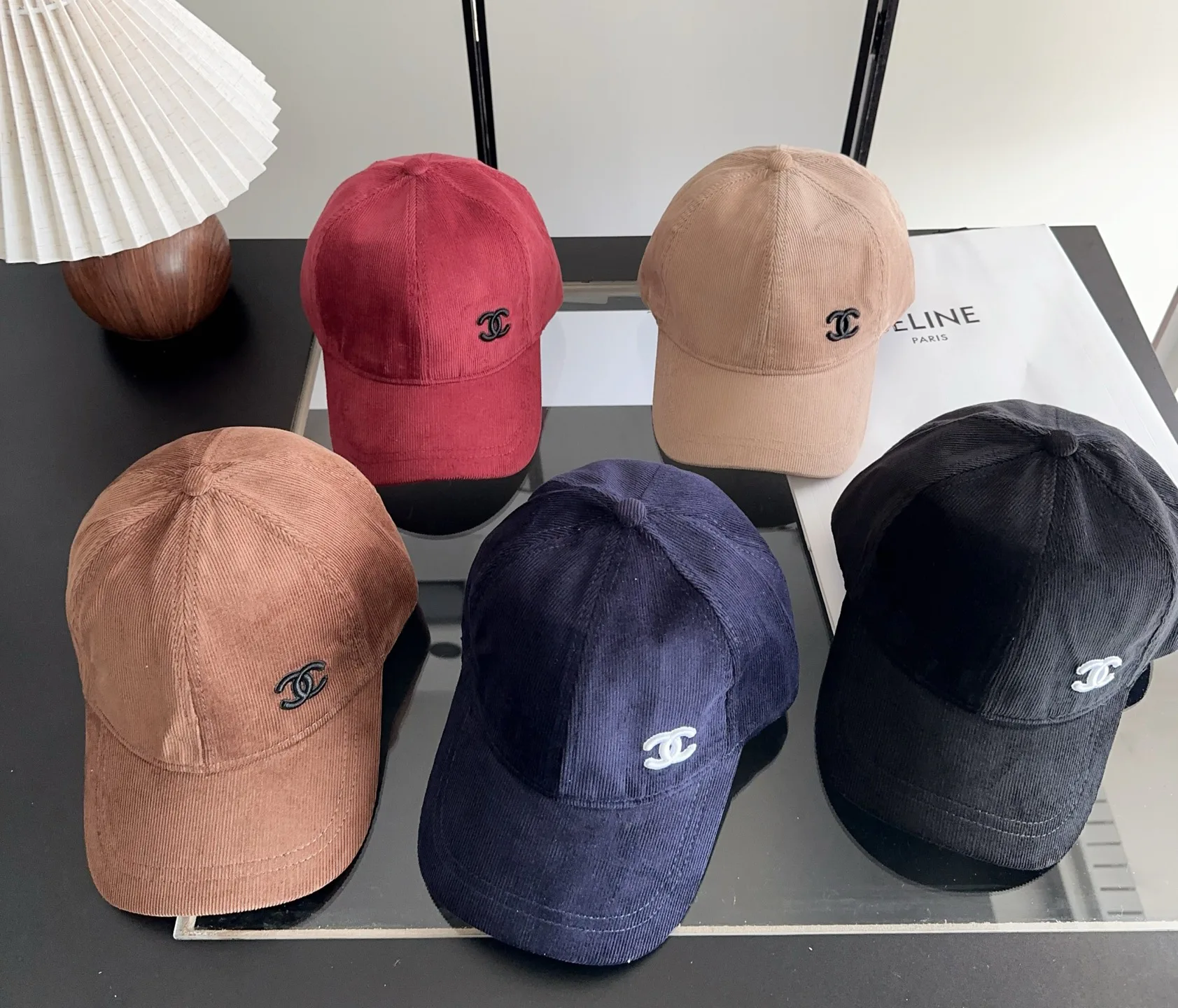 Головные Уборы Chanel 18449984
