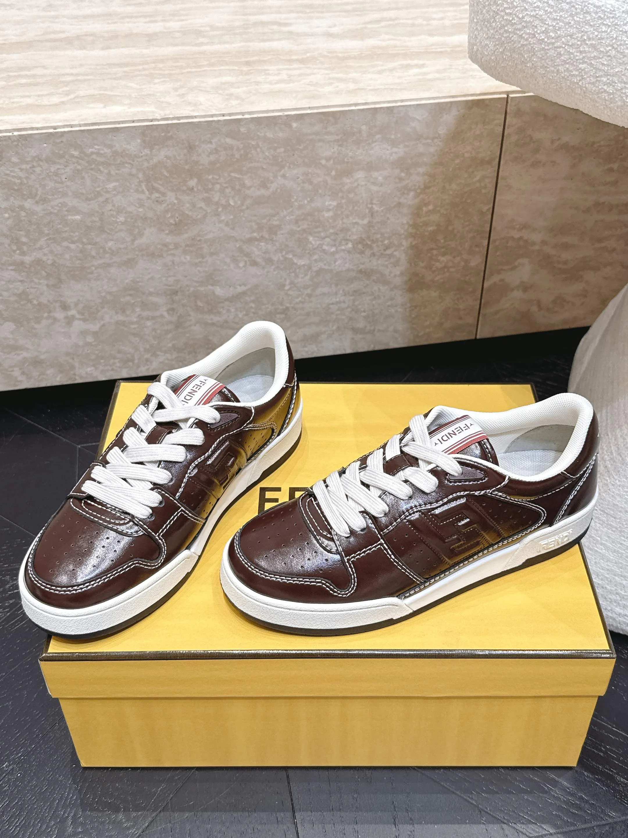 Кроссовки Женские Fendi 17682043