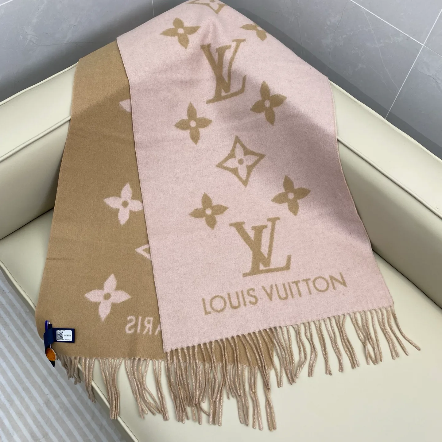 Шарфы Louis Vuitton 18105572