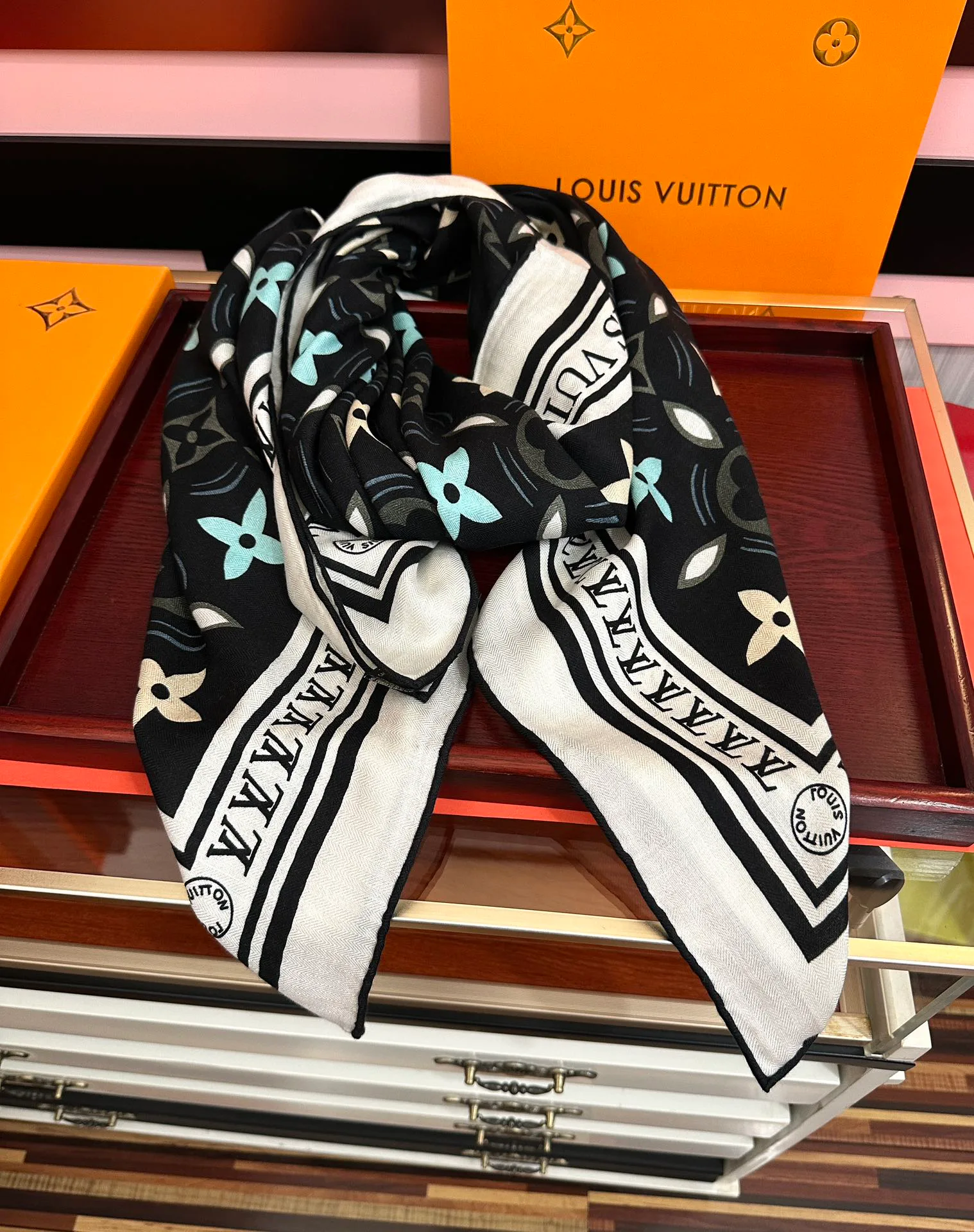 Платки Louis Vuitton 1490184