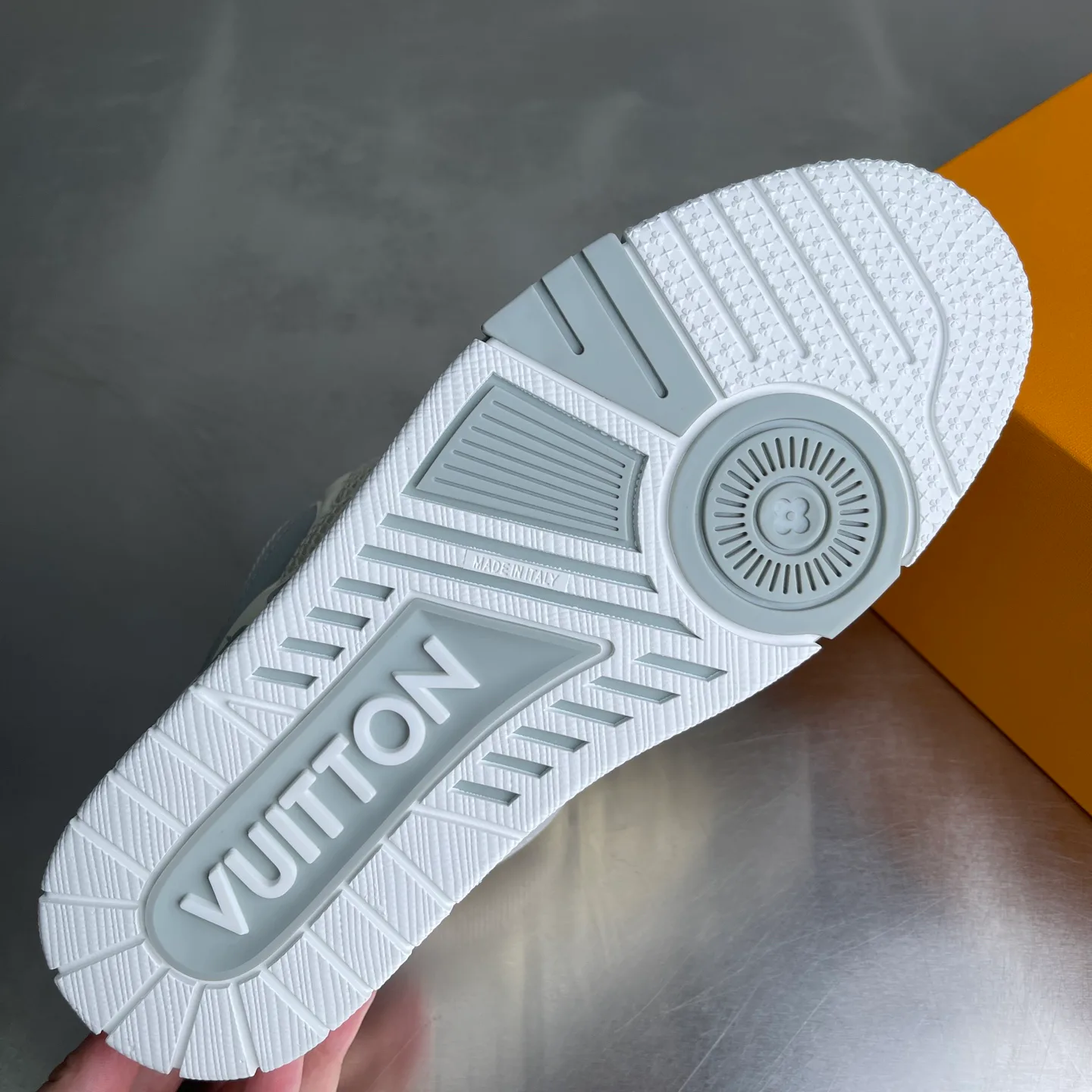 Кроссовки Женские Louis Vuitton 168931