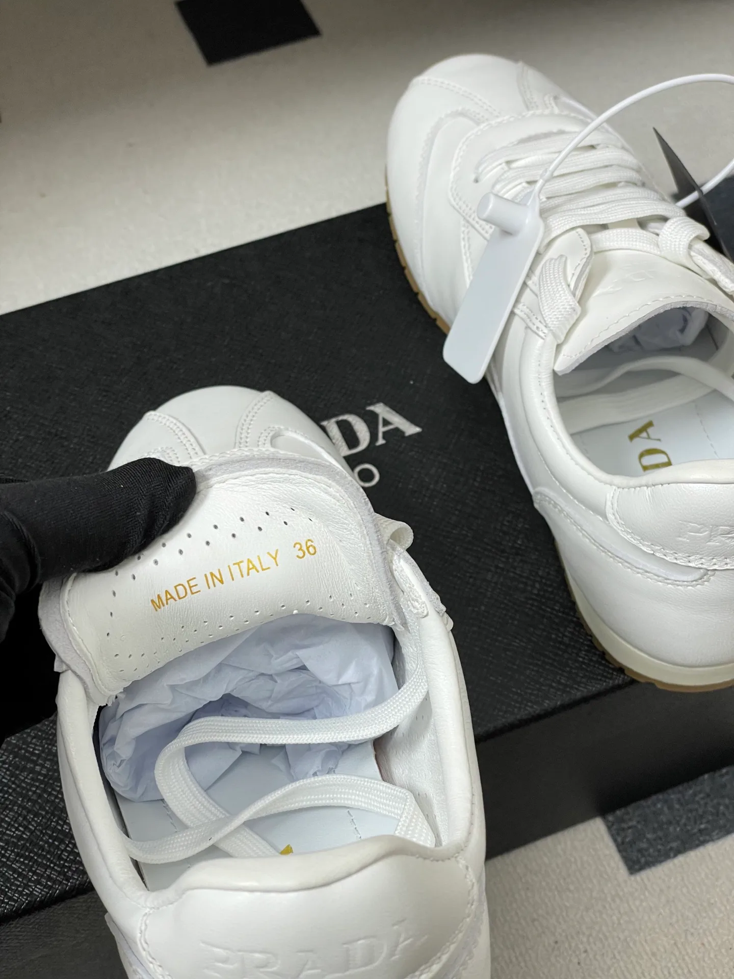 Кроссовки Женские Prada 12810915