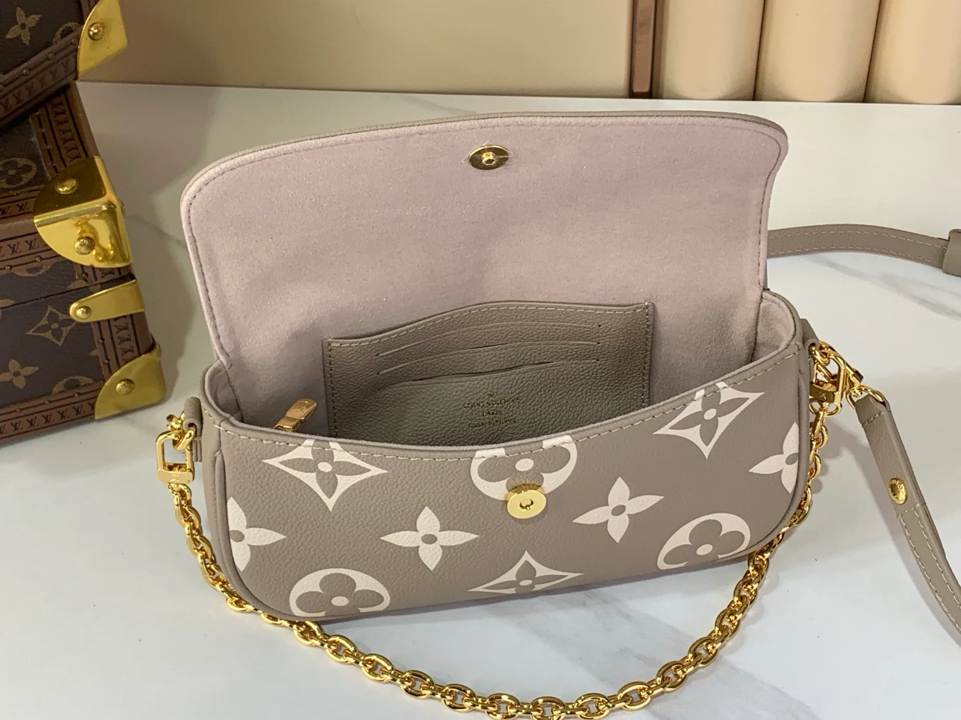 Клатчи Женские Louis Vuitton 12623279