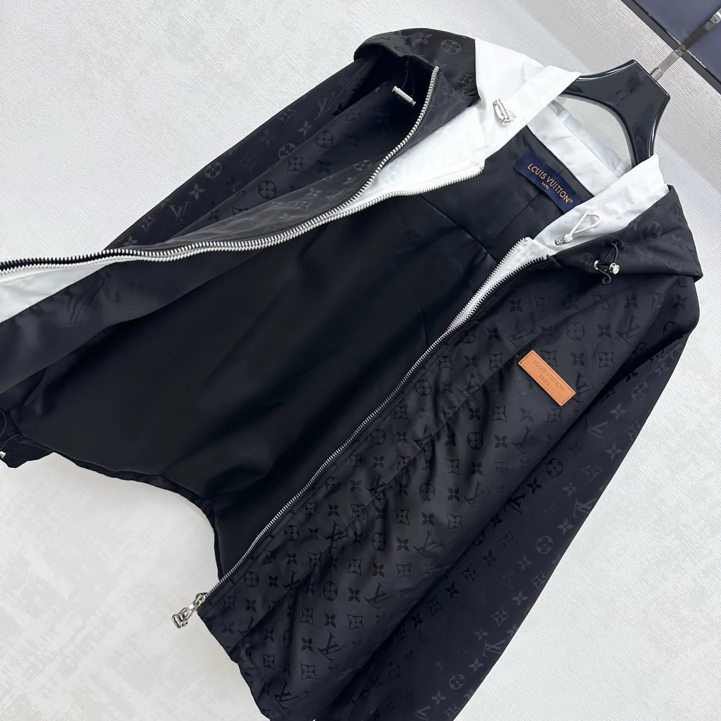 Куртки И Пуховики Женские Louis Vuitton 18555703
