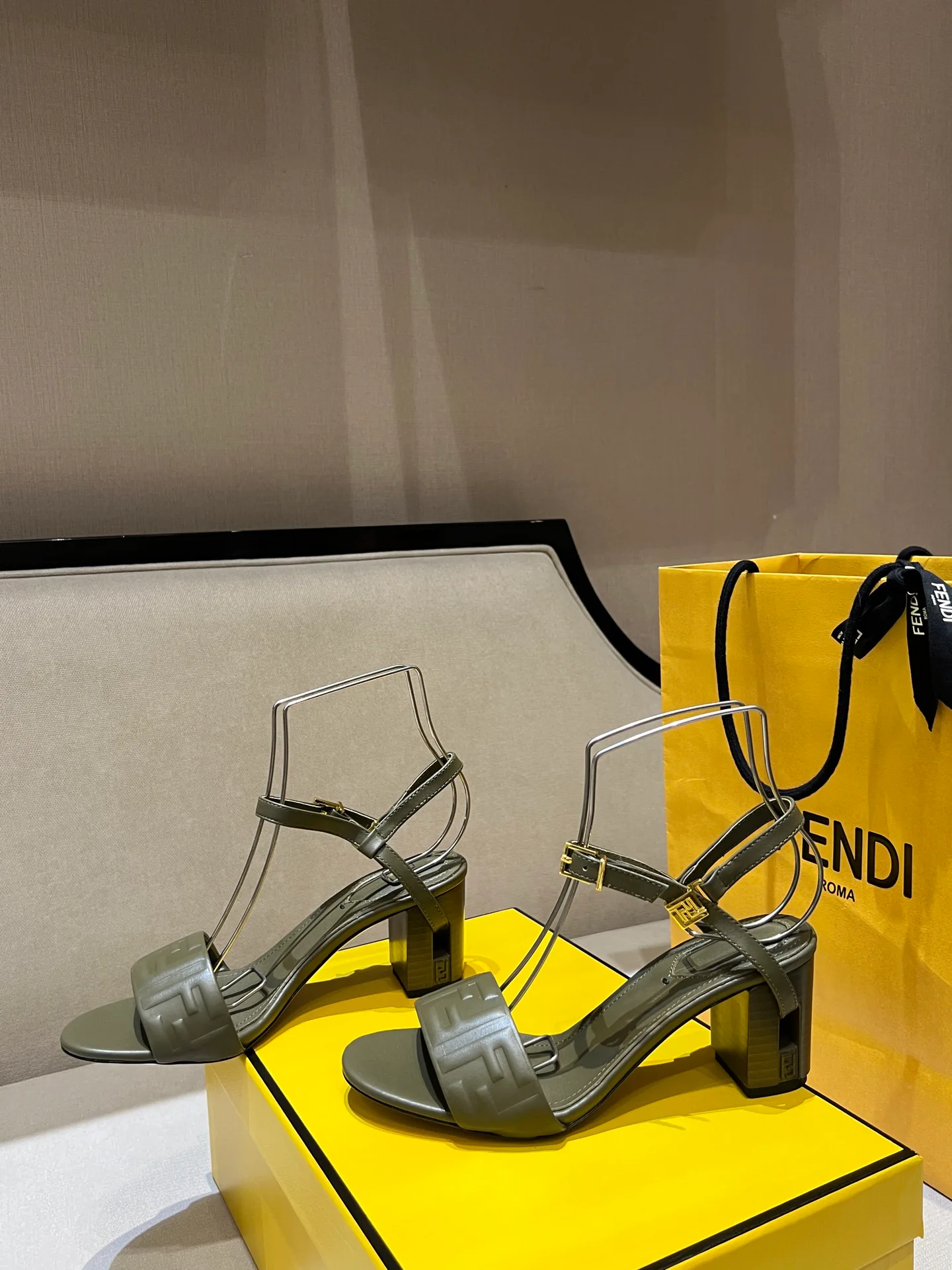 Босоножки Женские Fendi 9288979