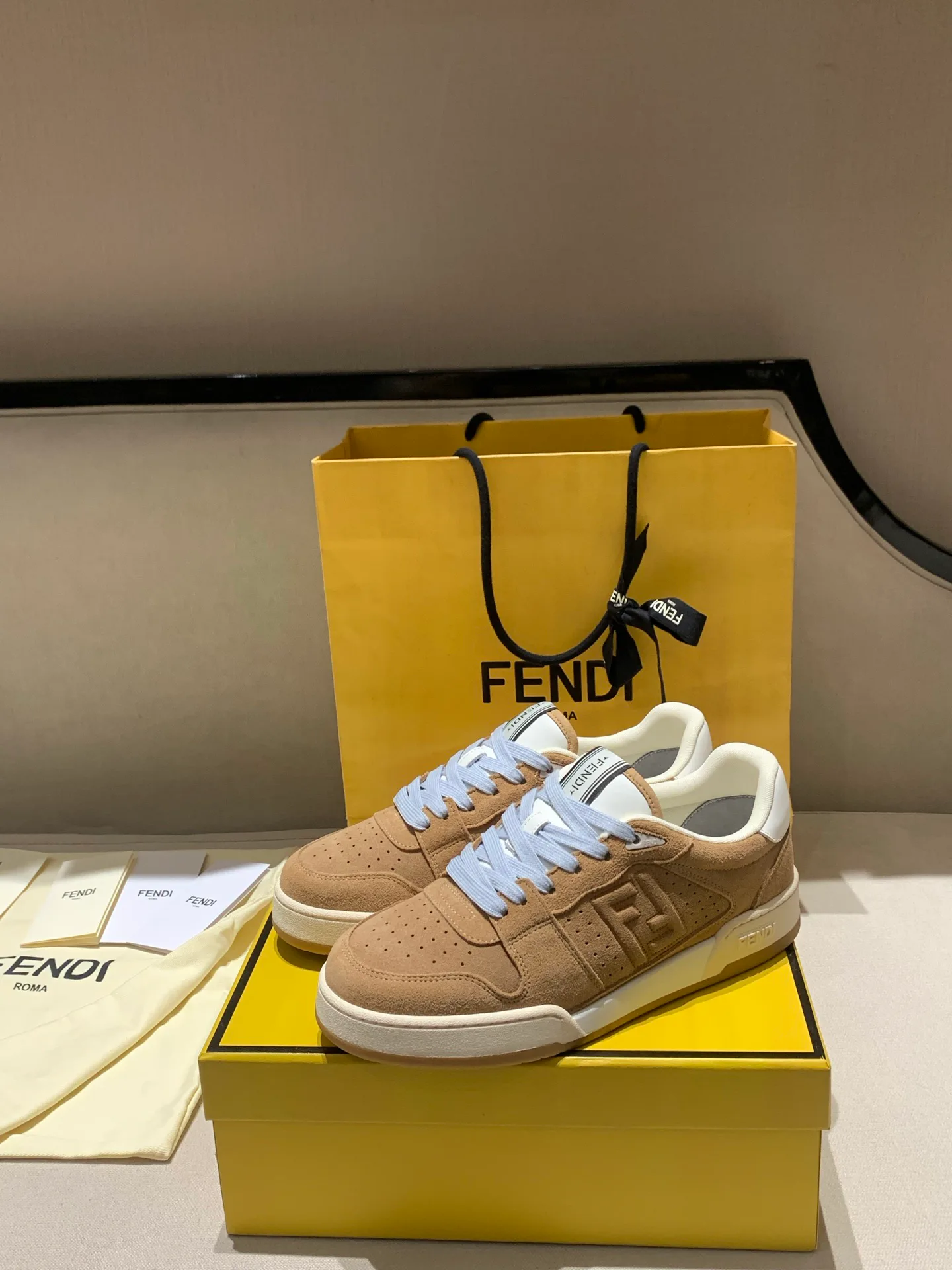 Кроссовки Женские Fendi 18228112