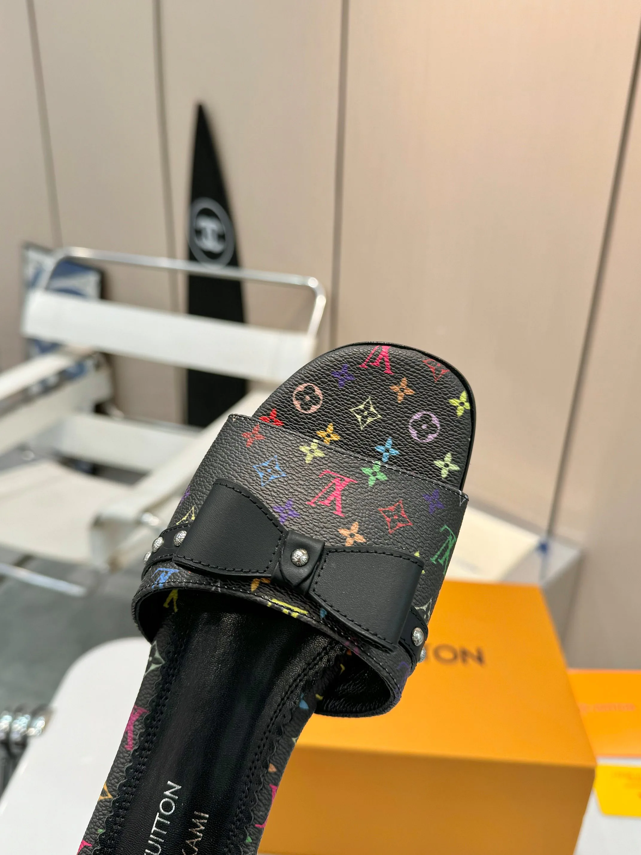 Шлепанцы Женские Louis Vuitton 19204