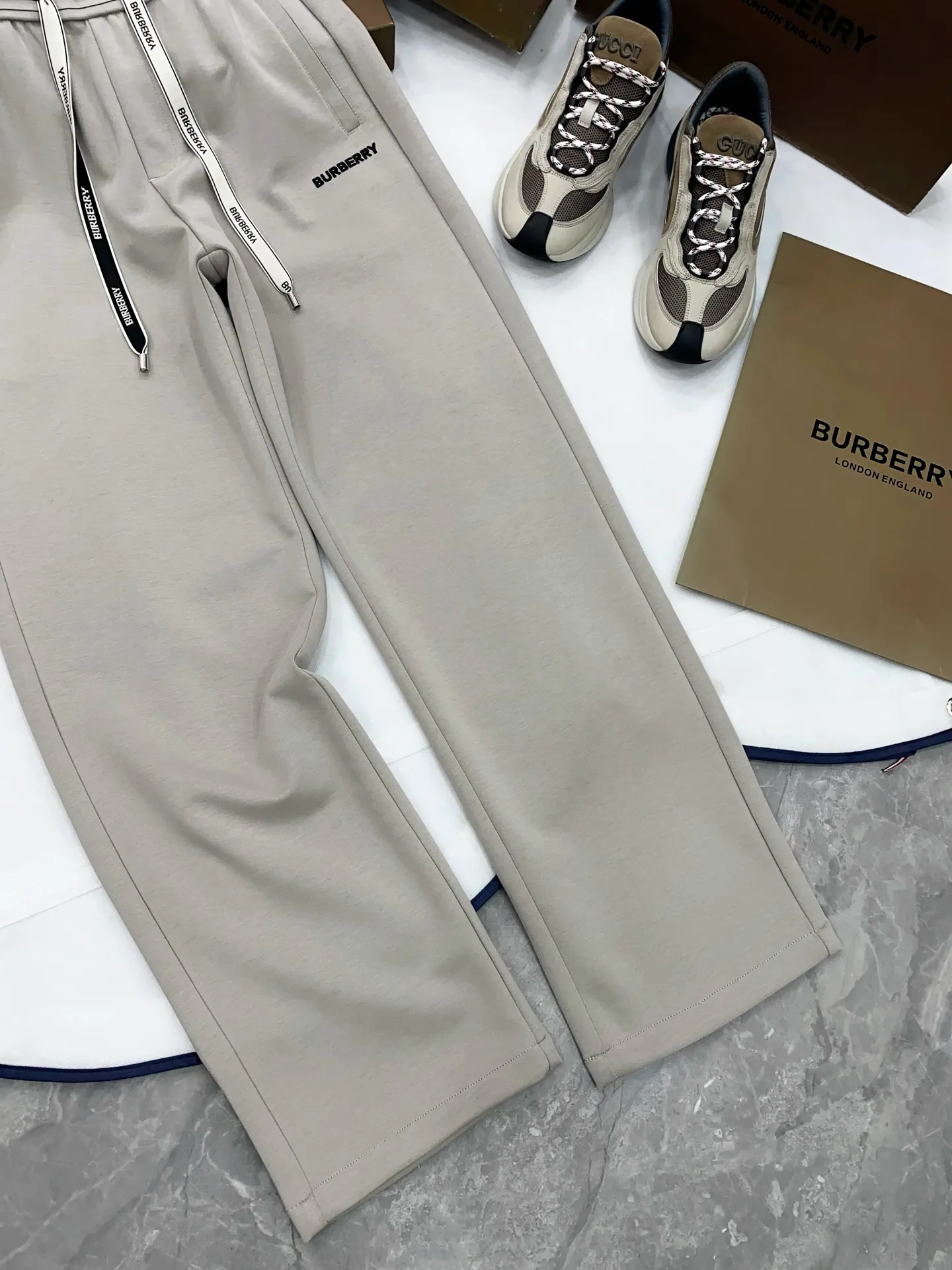 Брюки Мужские Burberry 13441682