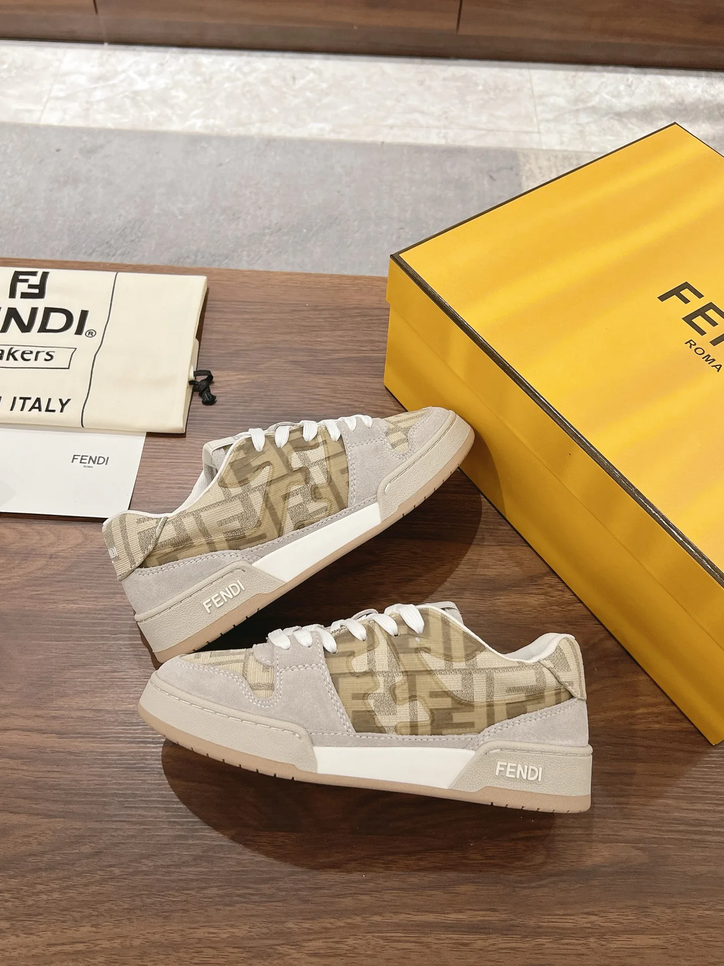 Кроссовки Женские Fendi 18219610