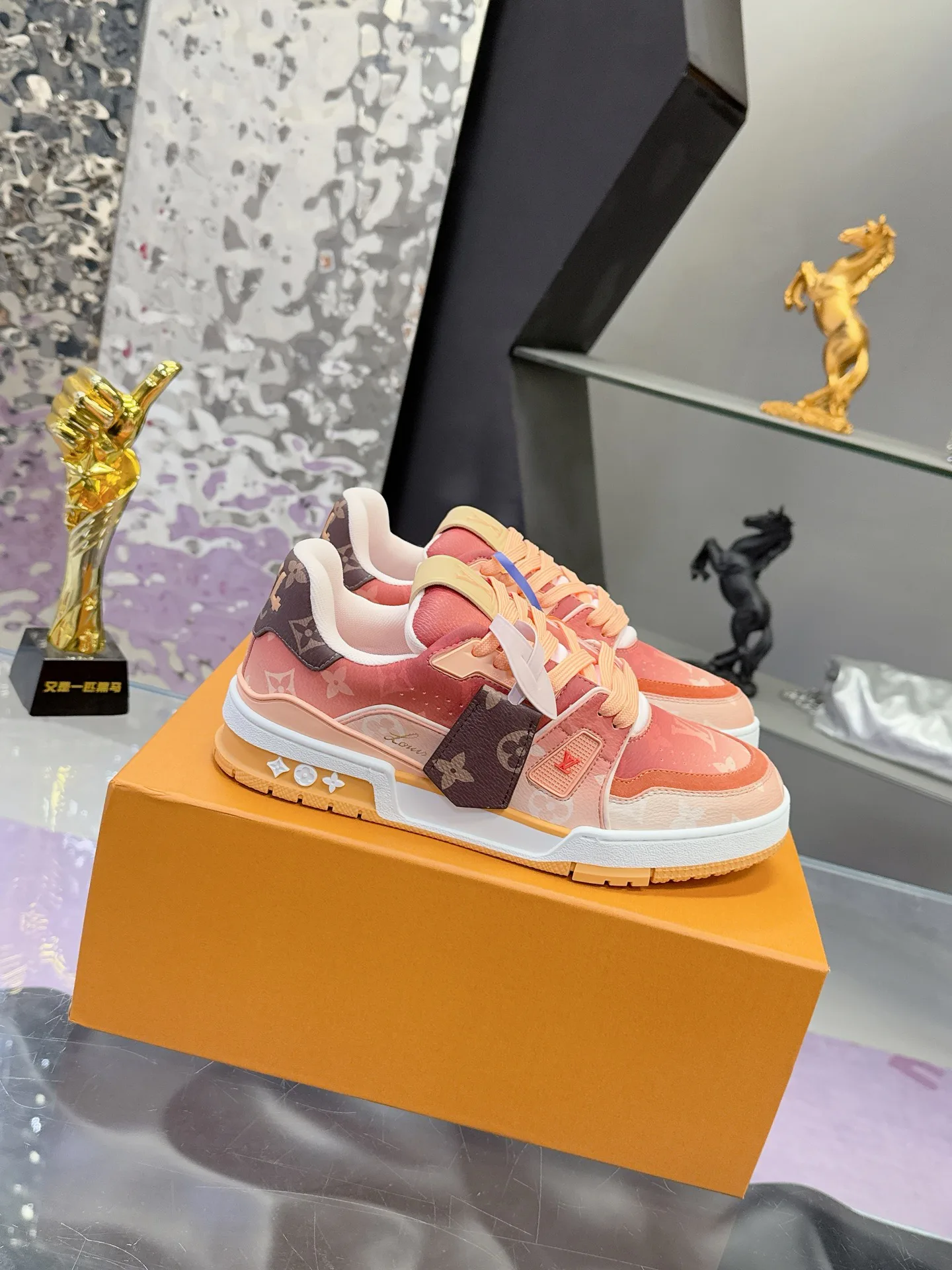 Кроссовки Женские Louis Vuitton 11674111